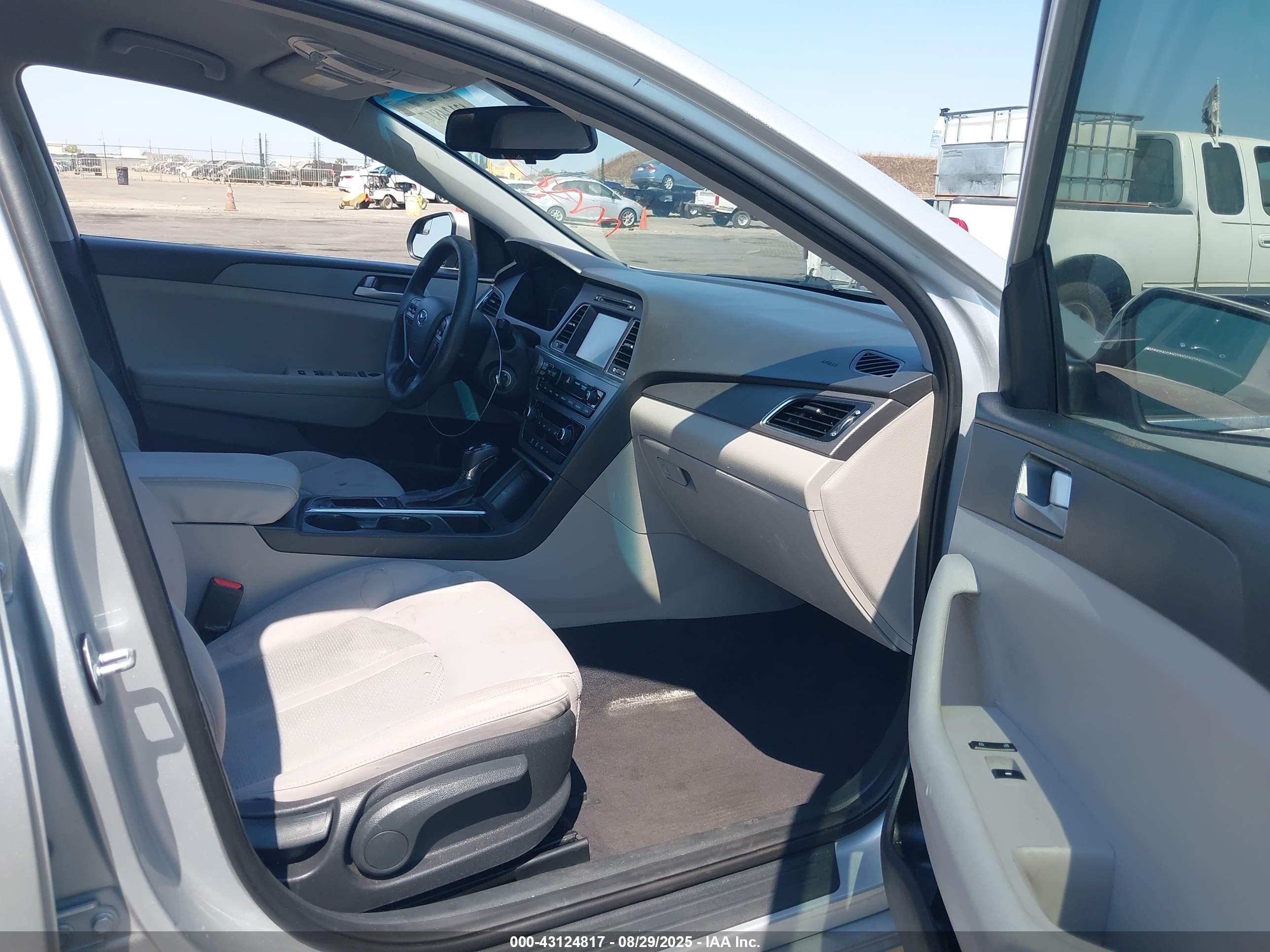 HYUNDAI SONATA image 5