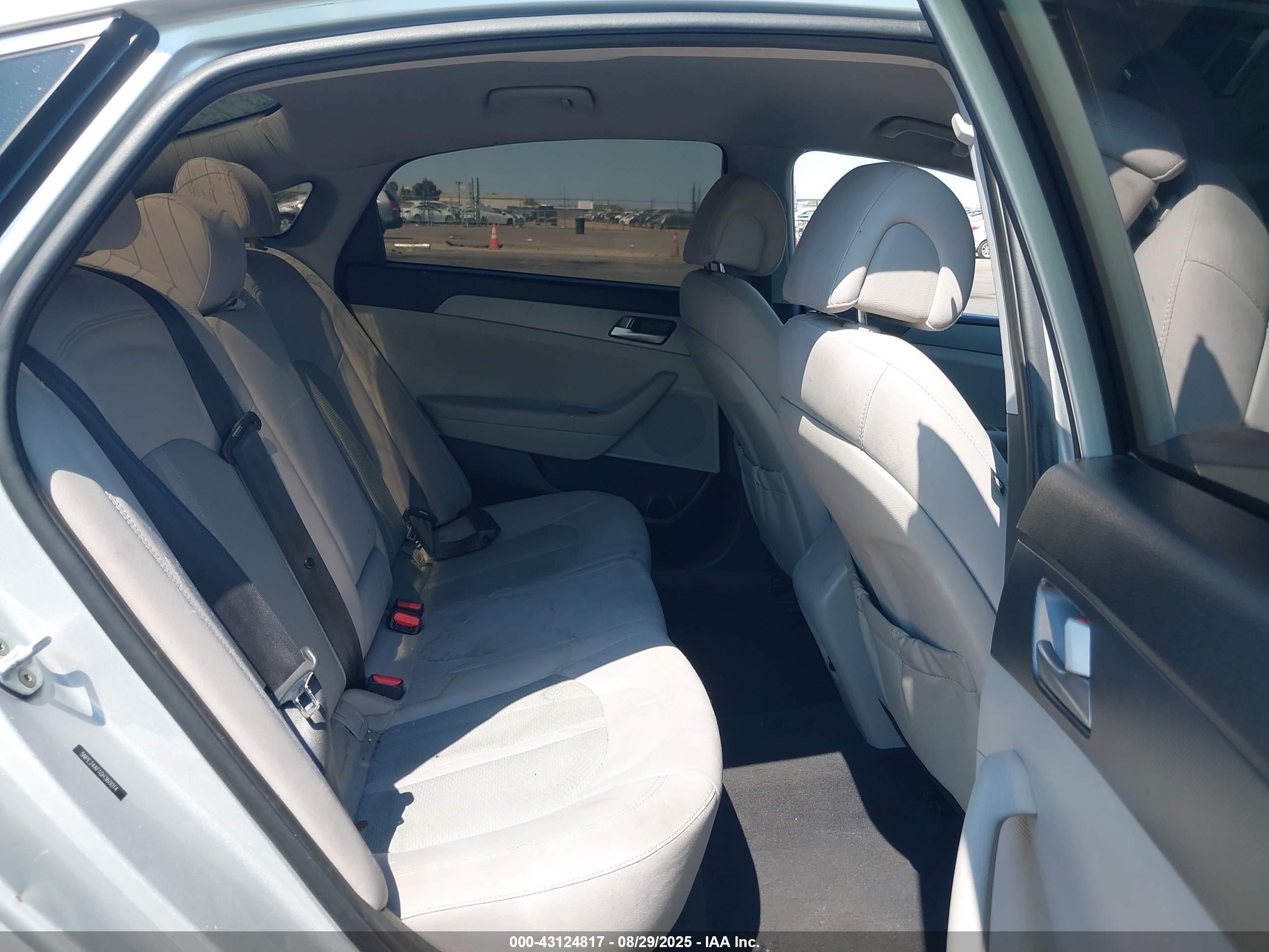HYUNDAI SONATA image 8