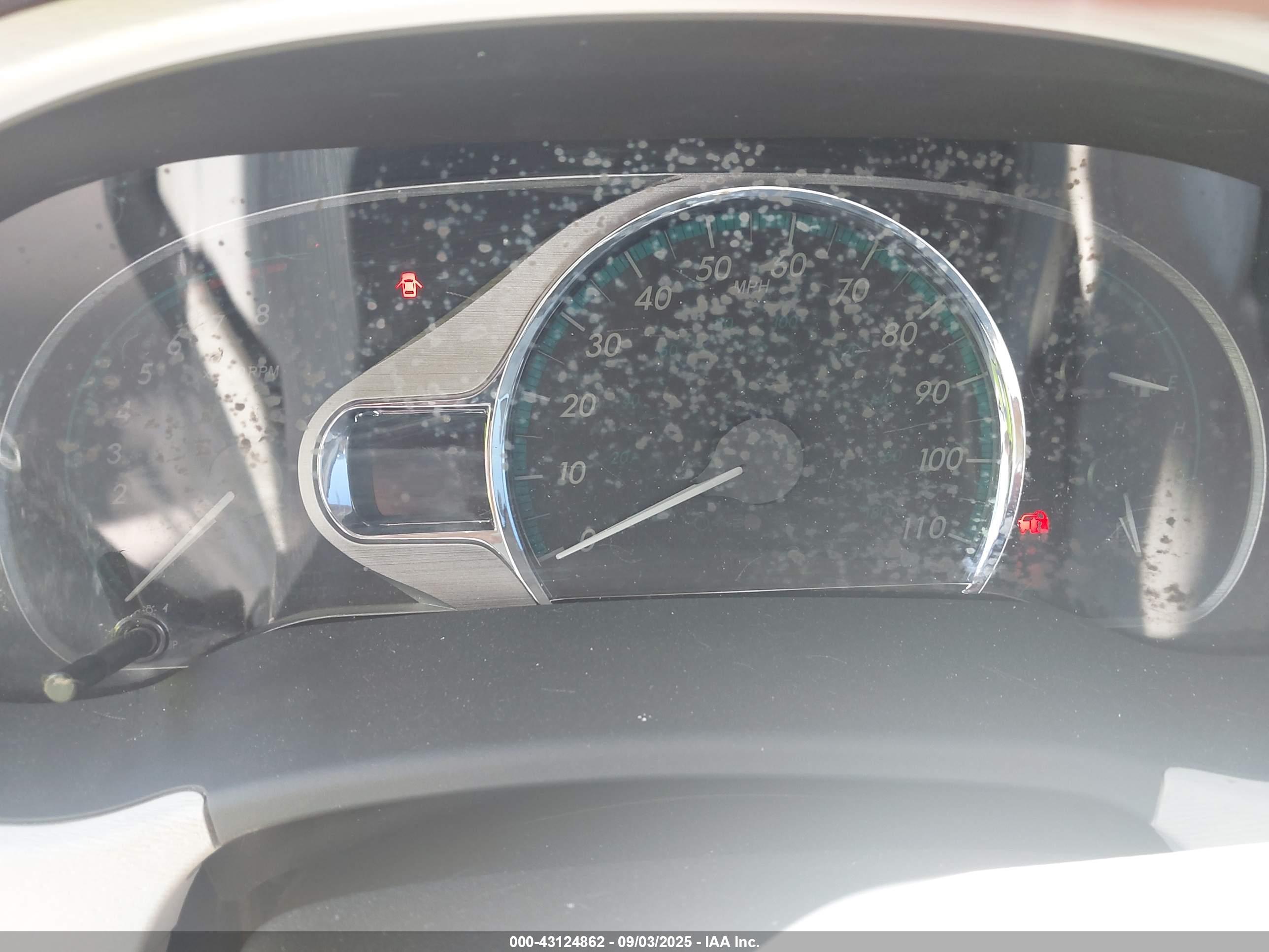 TOYOTA SIENNA image 7