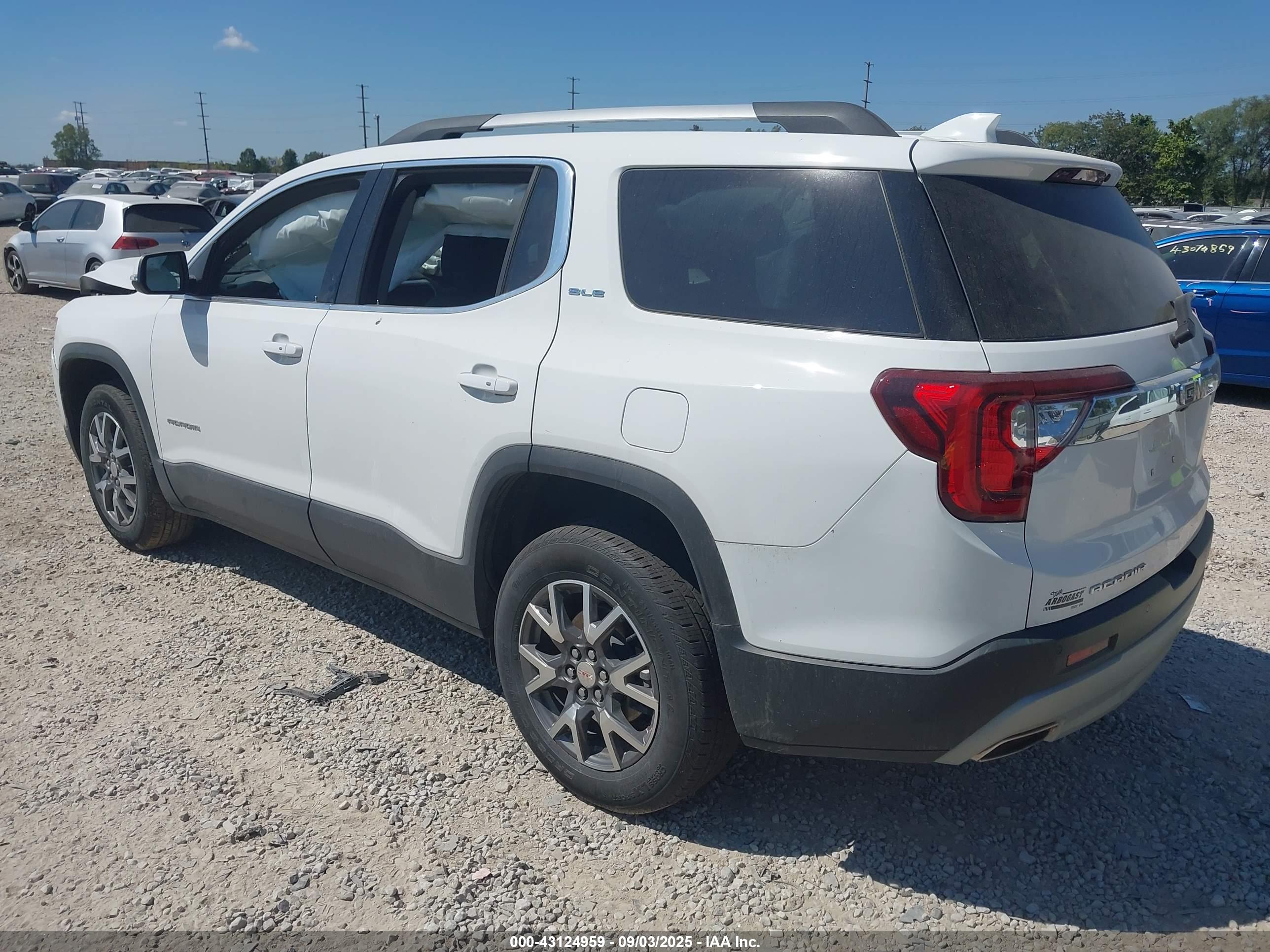 GMC ACADIA image 3