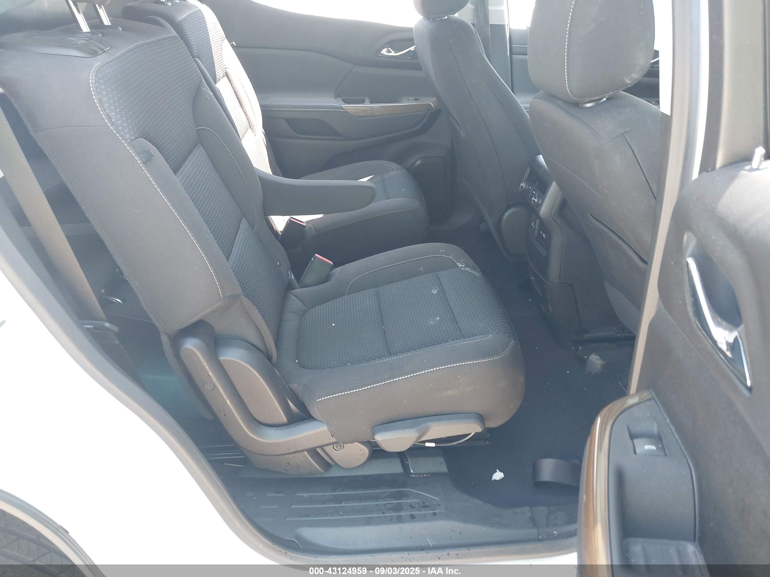 GMC ACADIA image 8