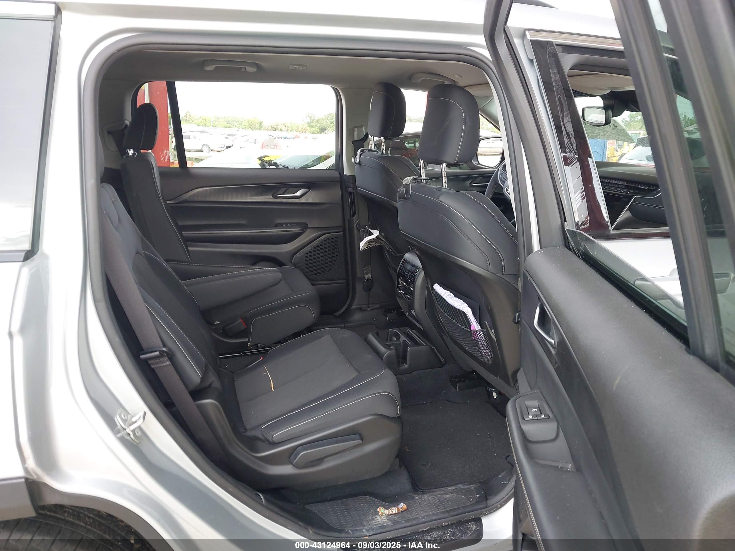 JEEP GRAND image 8