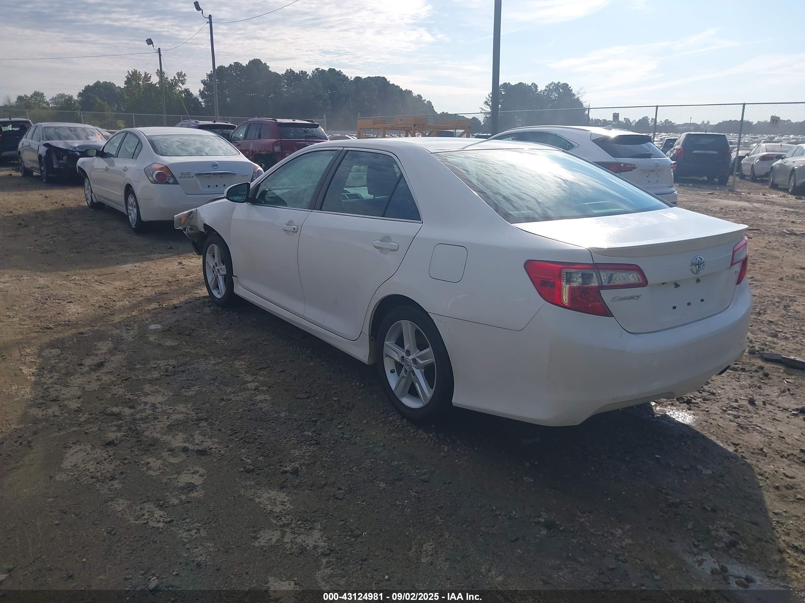 TOYOTA CAMRY image 3