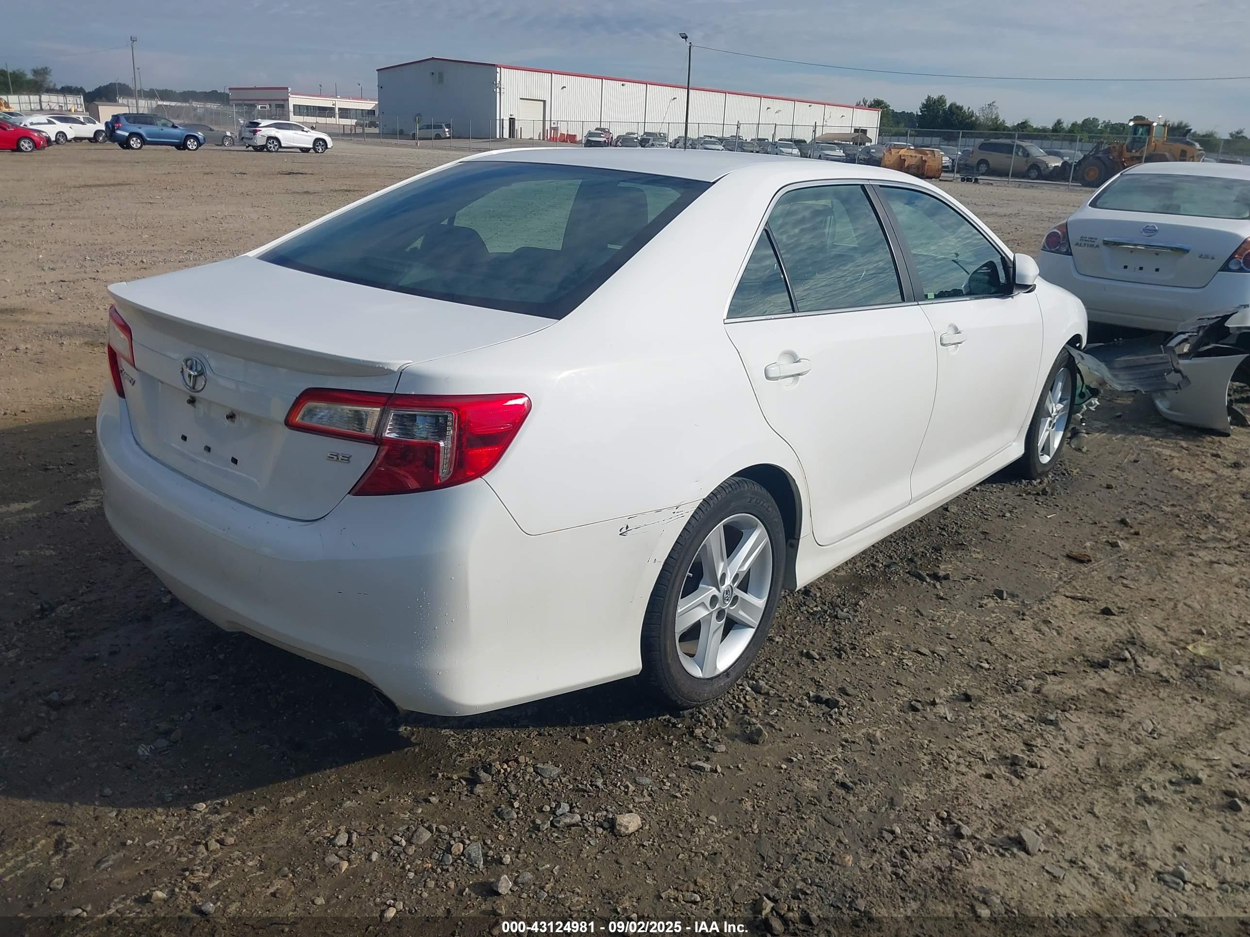 TOYOTA CAMRY image 4