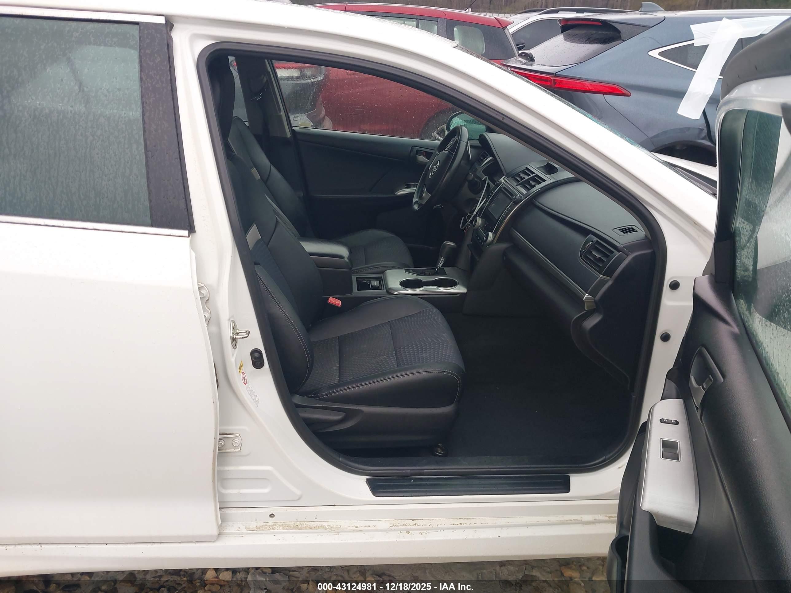 TOYOTA CAMRY image 5