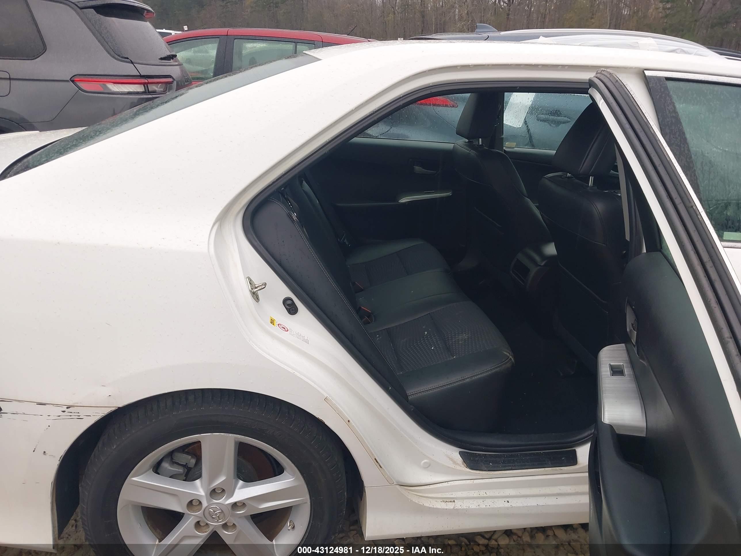 TOYOTA CAMRY image 8