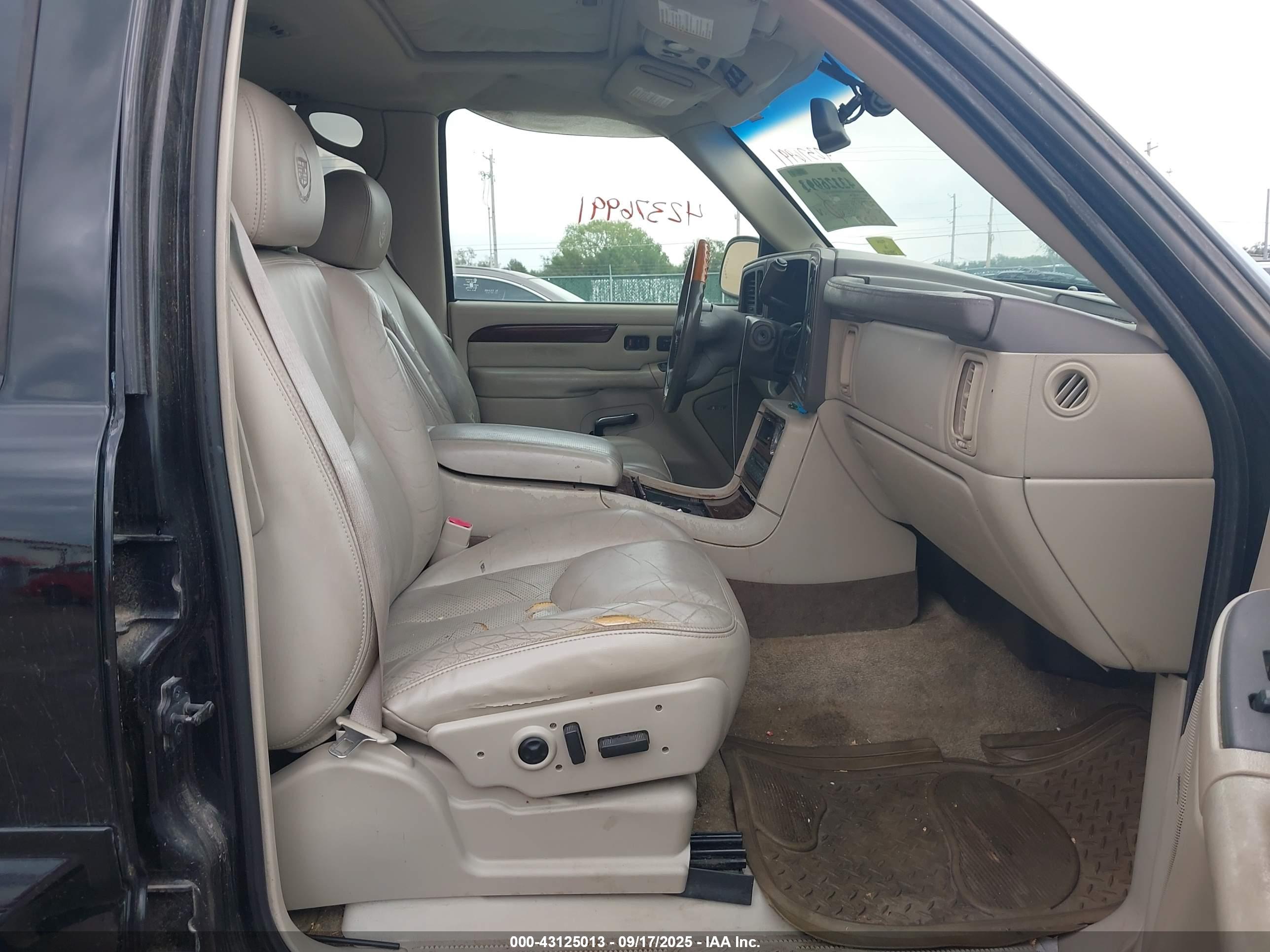 CADILLAC ESCALADE image 5