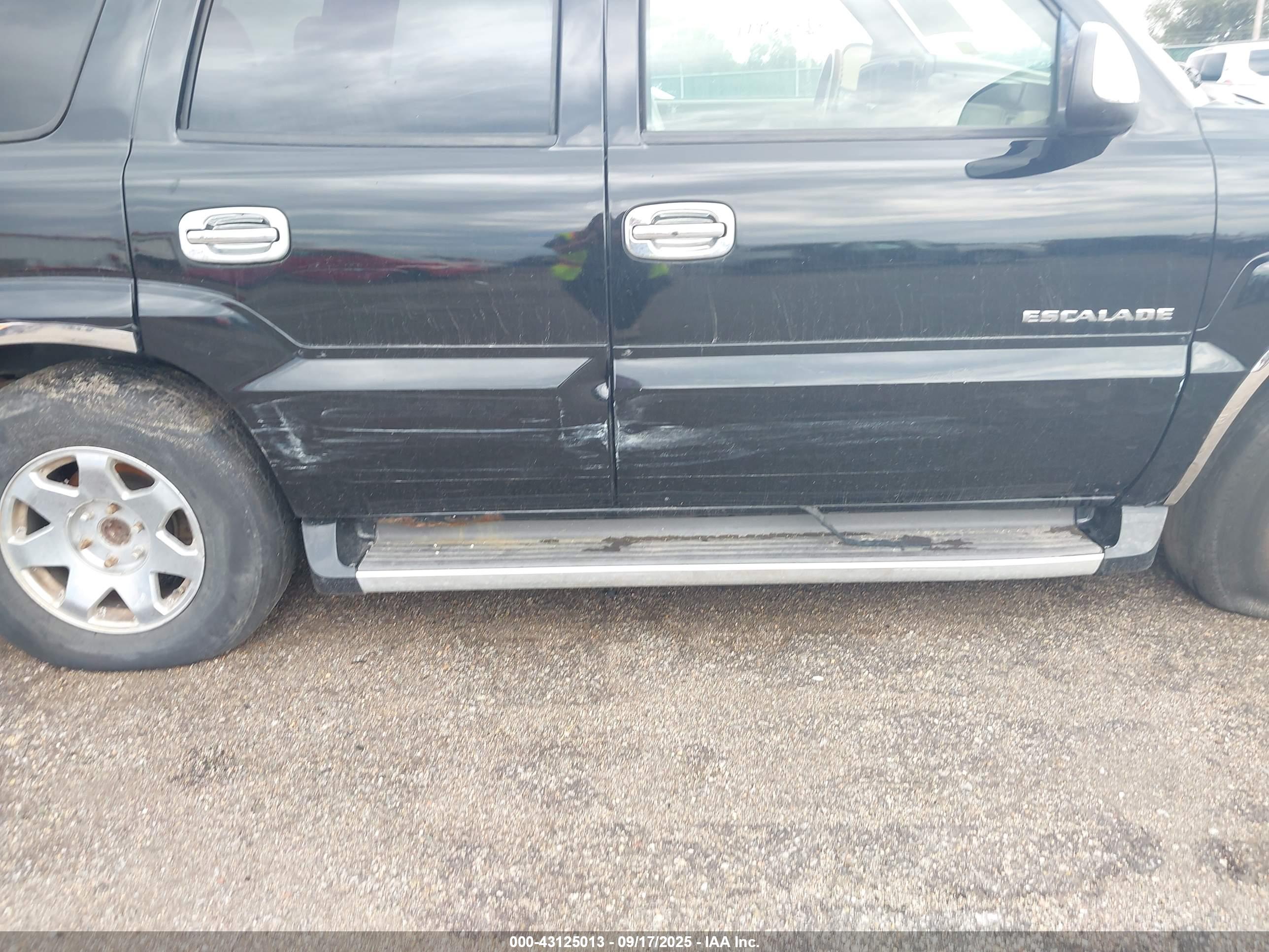 CADILLAC ESCALADE image 6