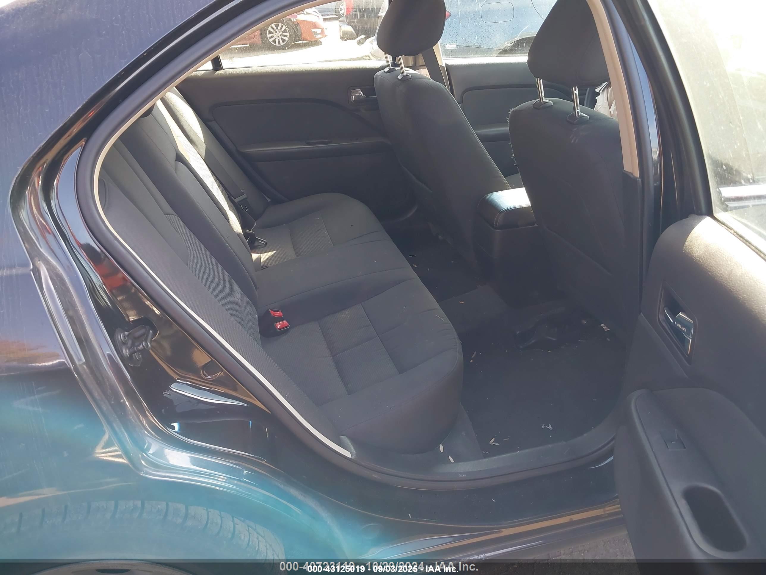 FORD FUSION image 8