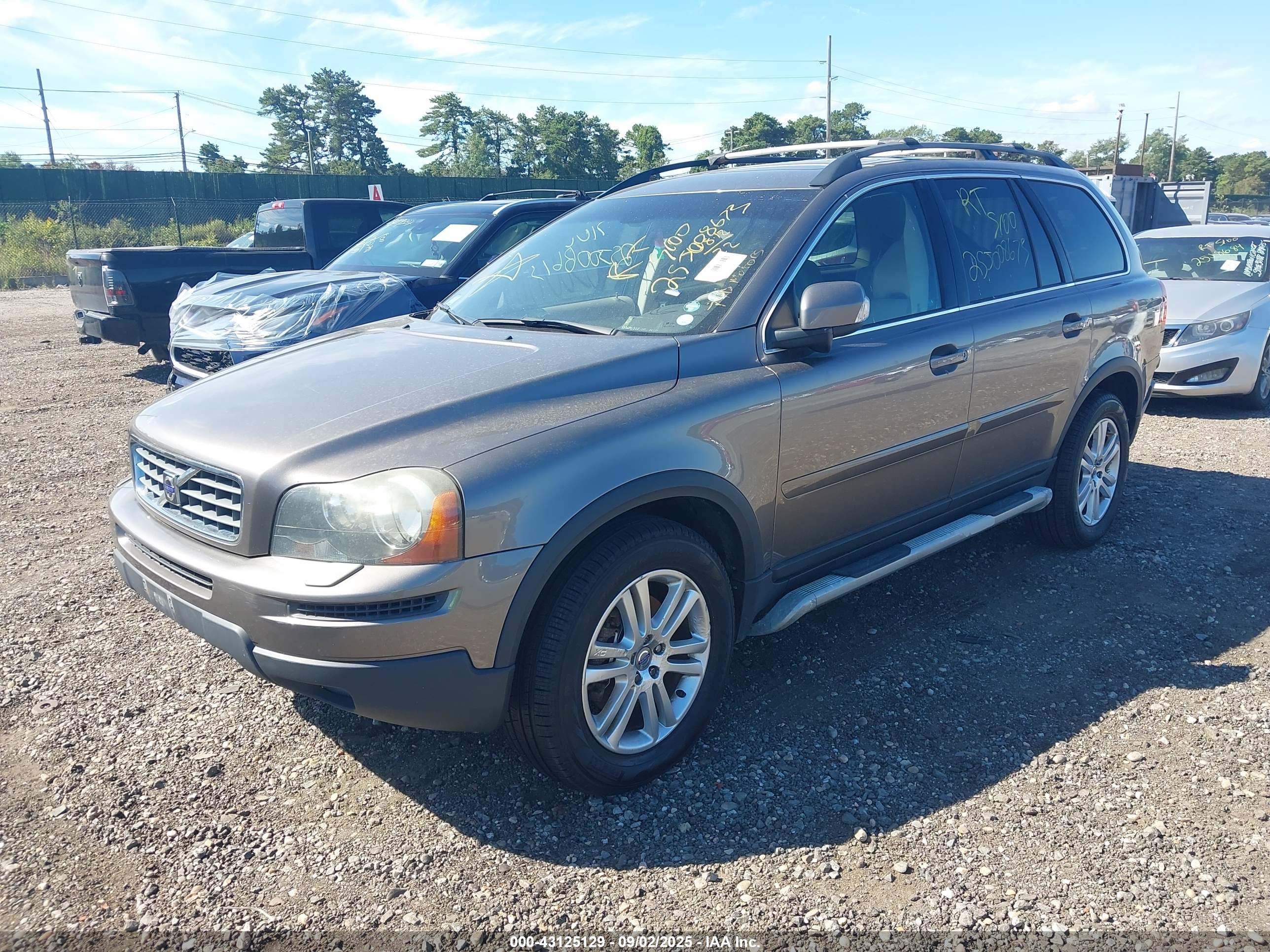VOLVO XC90 image 2