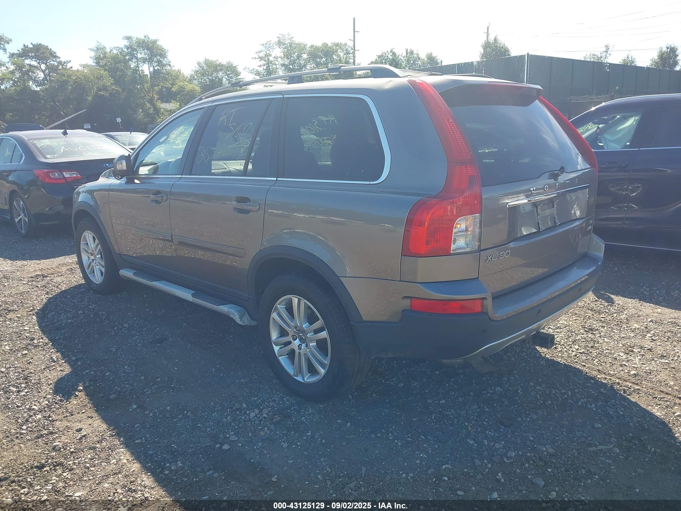 VOLVO XC90 image 3