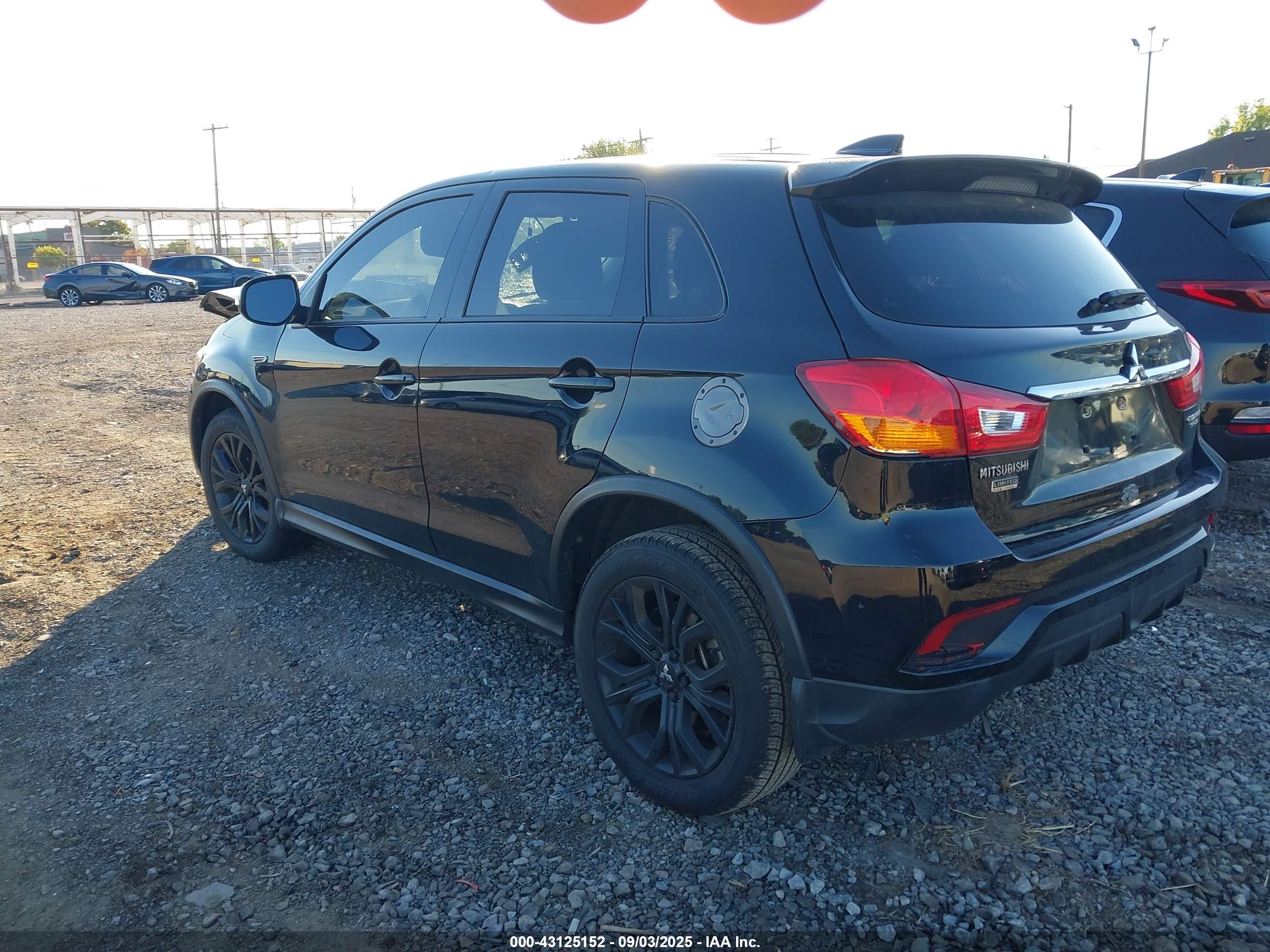 MITSUBISHI OUTLANDER image 3