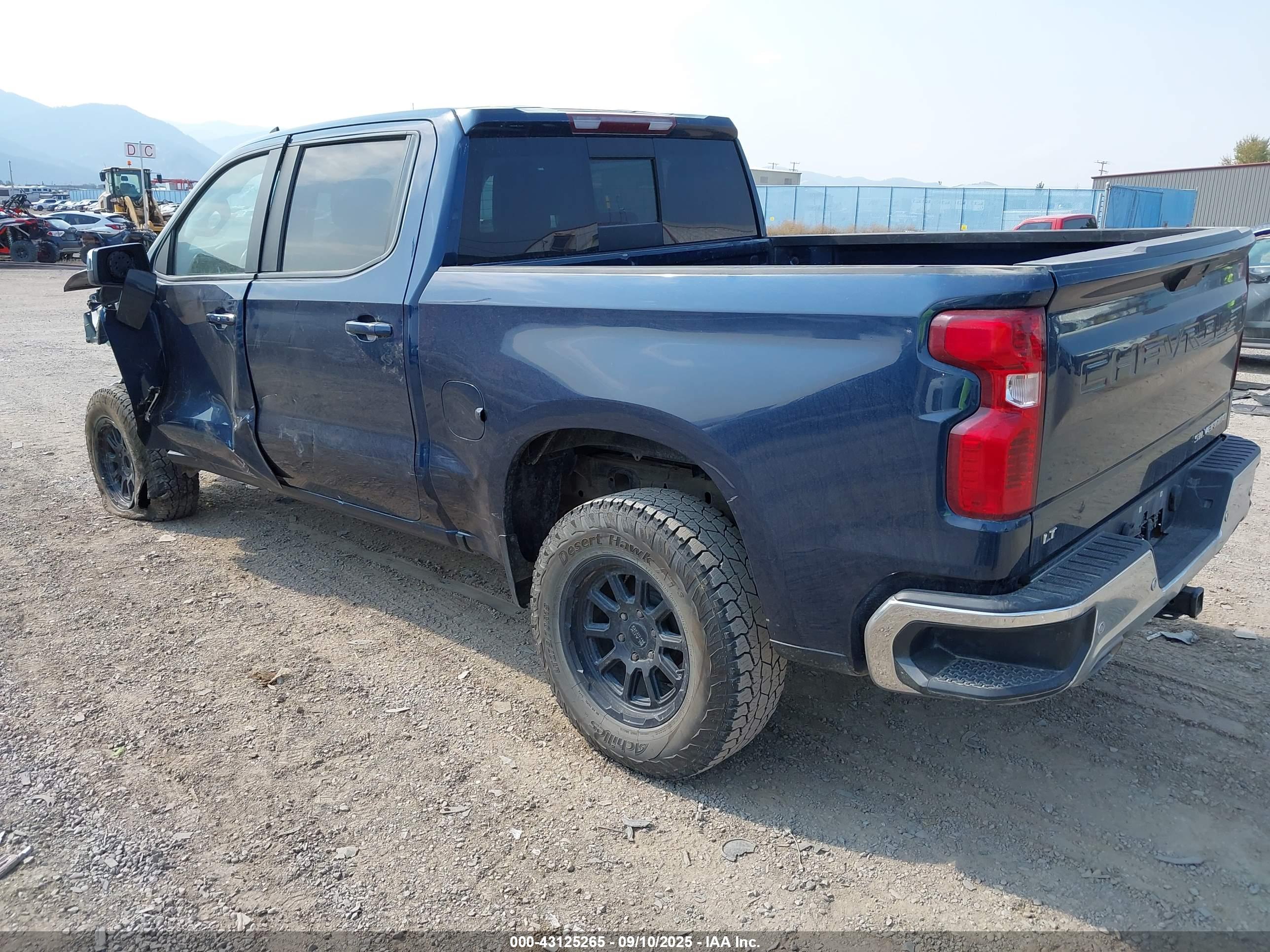 CHEVROLET SILVERADO image 3