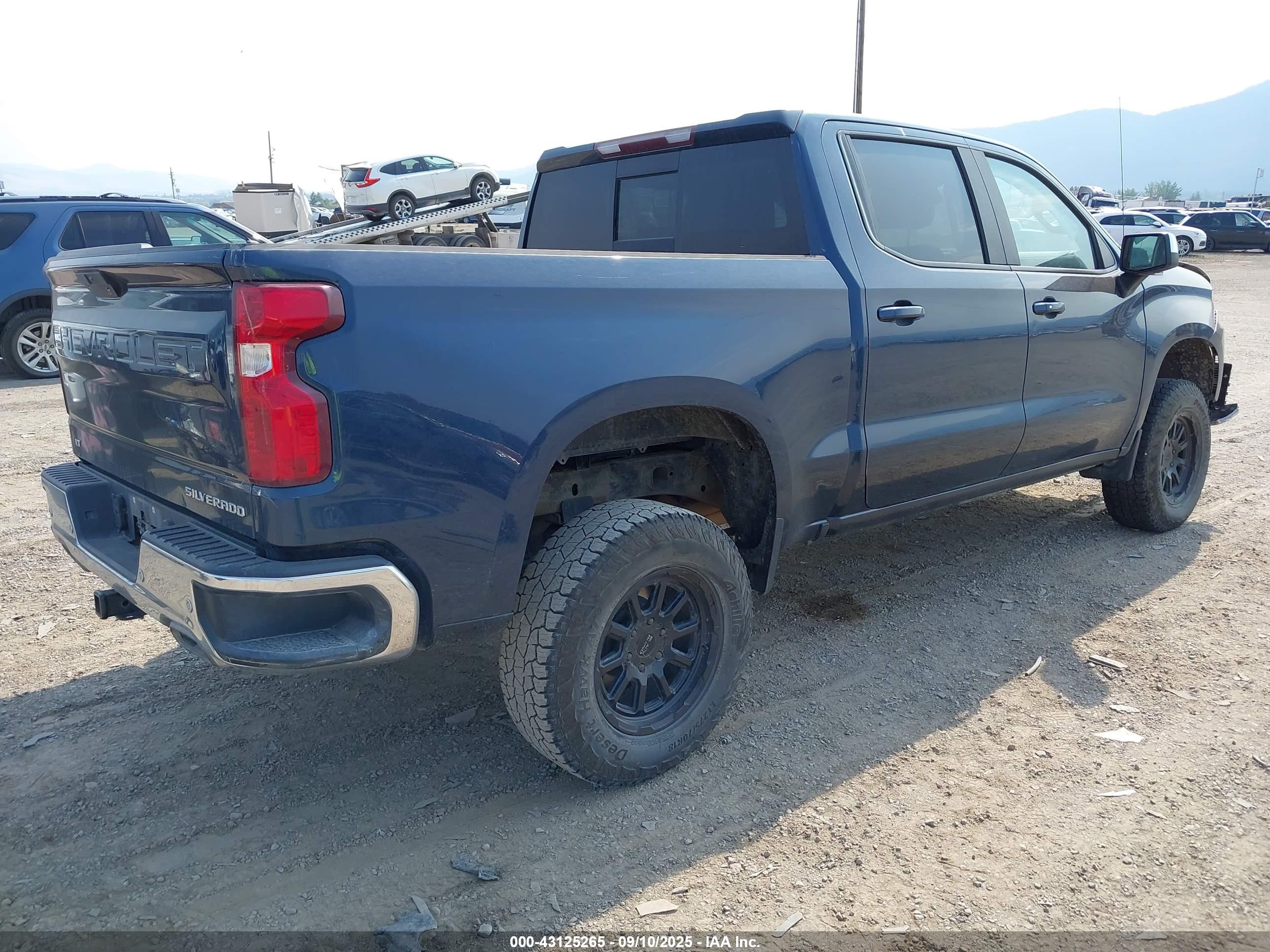 CHEVROLET SILVERADO image 4