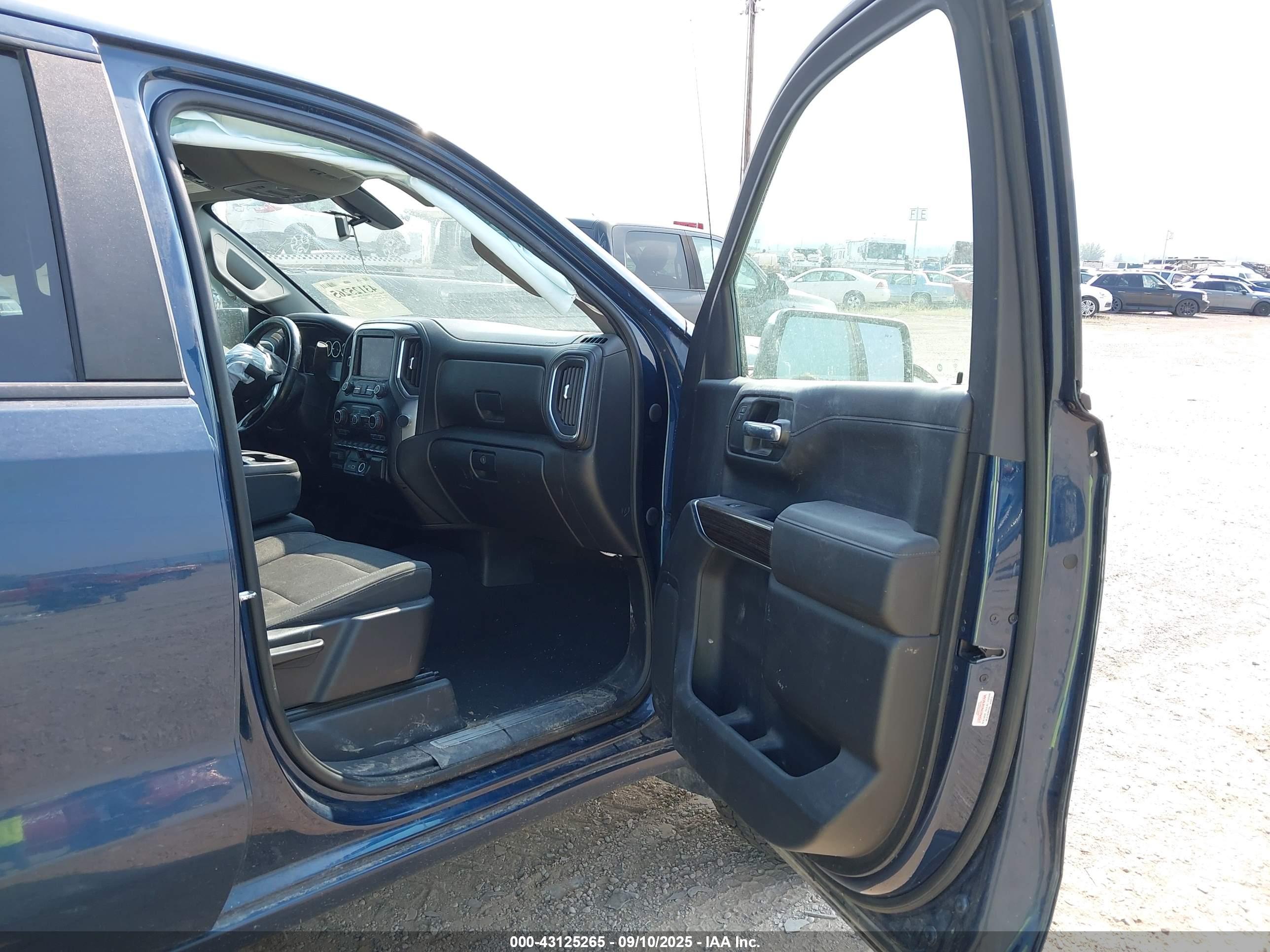 CHEVROLET SILVERADO image 5