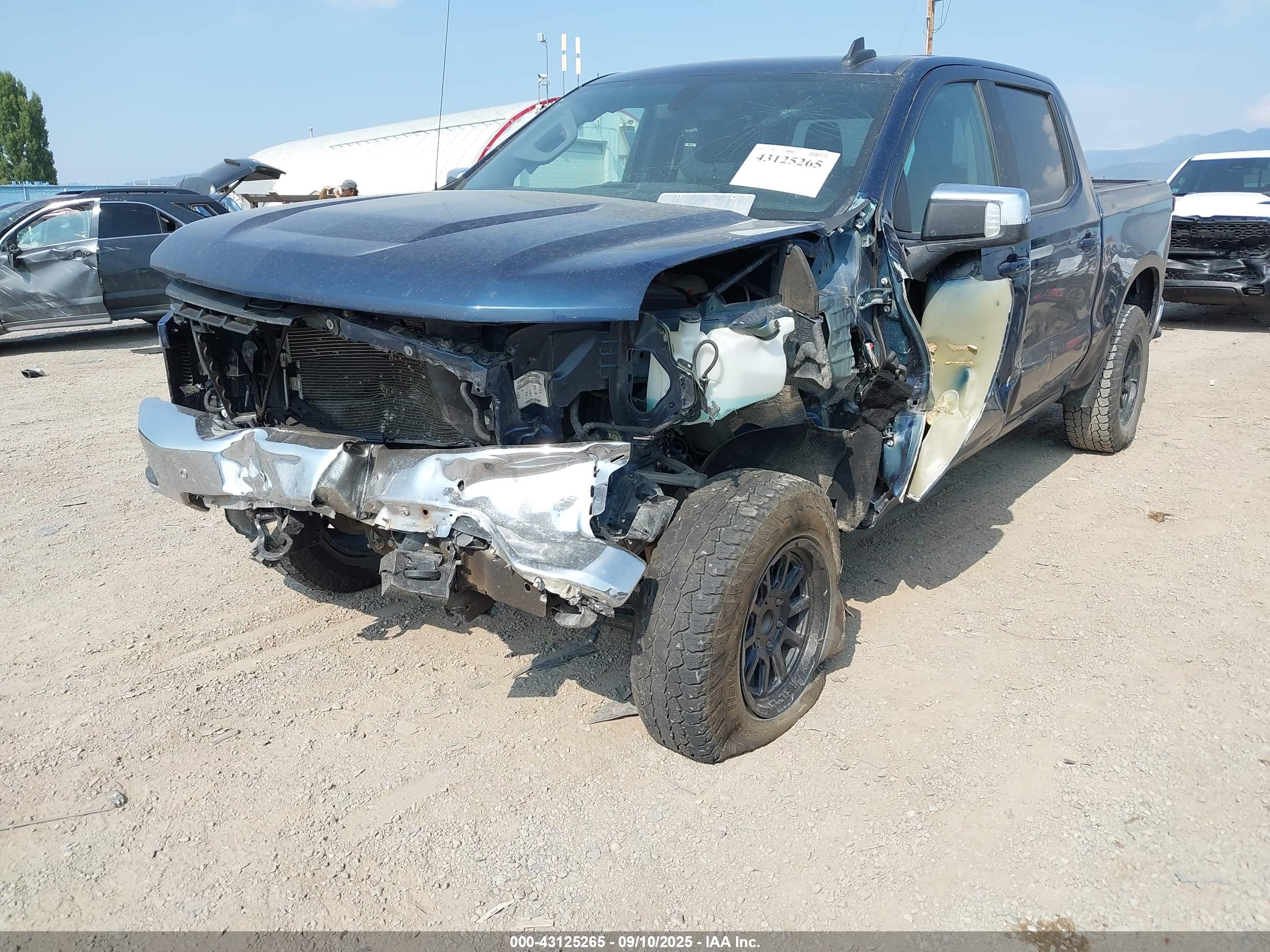 CHEVROLET SILVERADO image 6