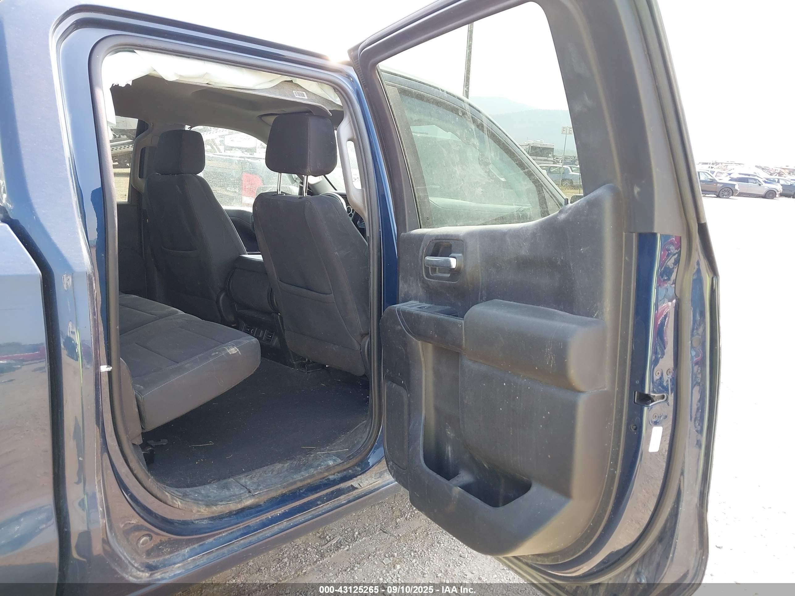 CHEVROLET SILVERADO image 8