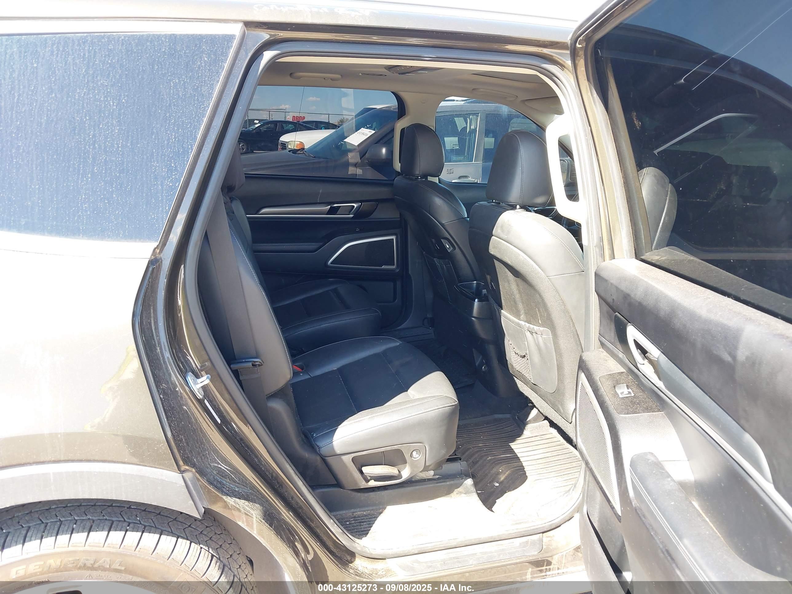 KIA TELLURIDE image 8