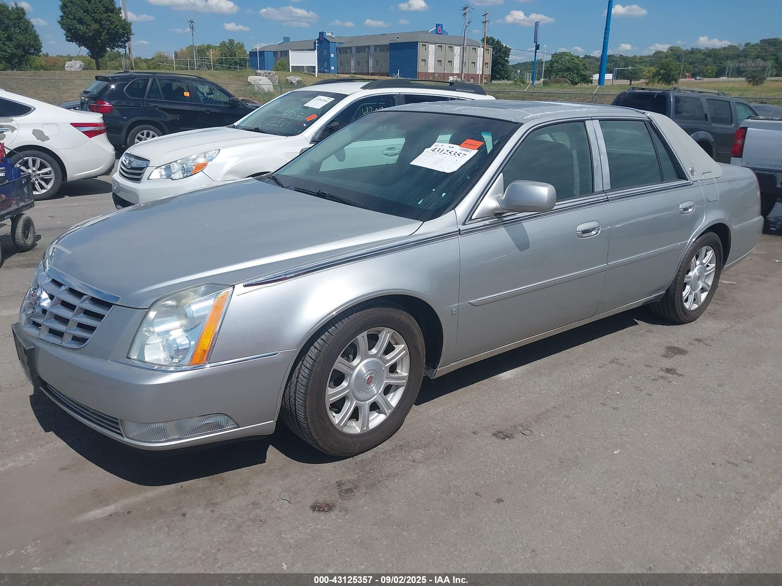 CADILLAC DTS image 2