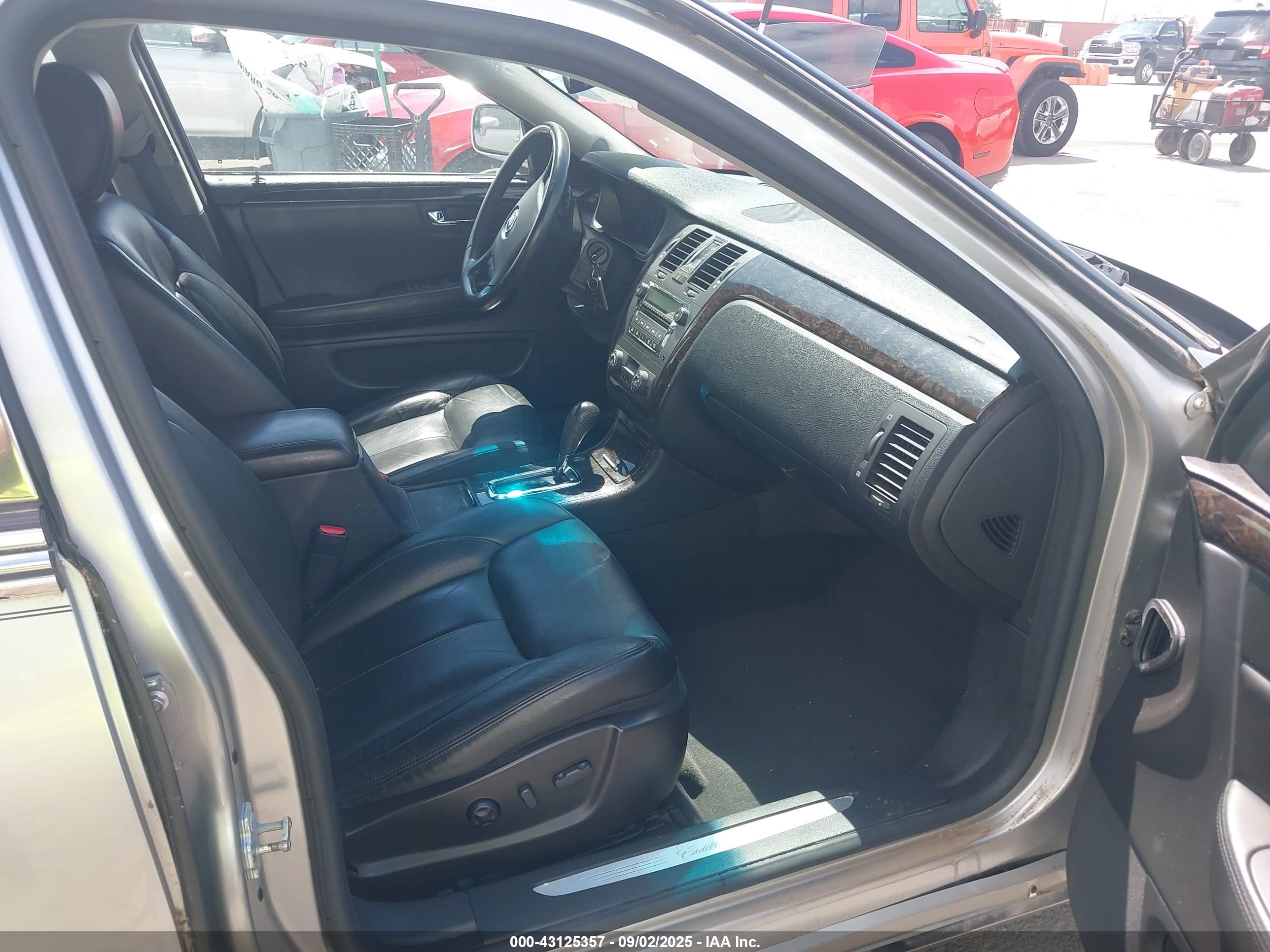 CADILLAC DTS image 5