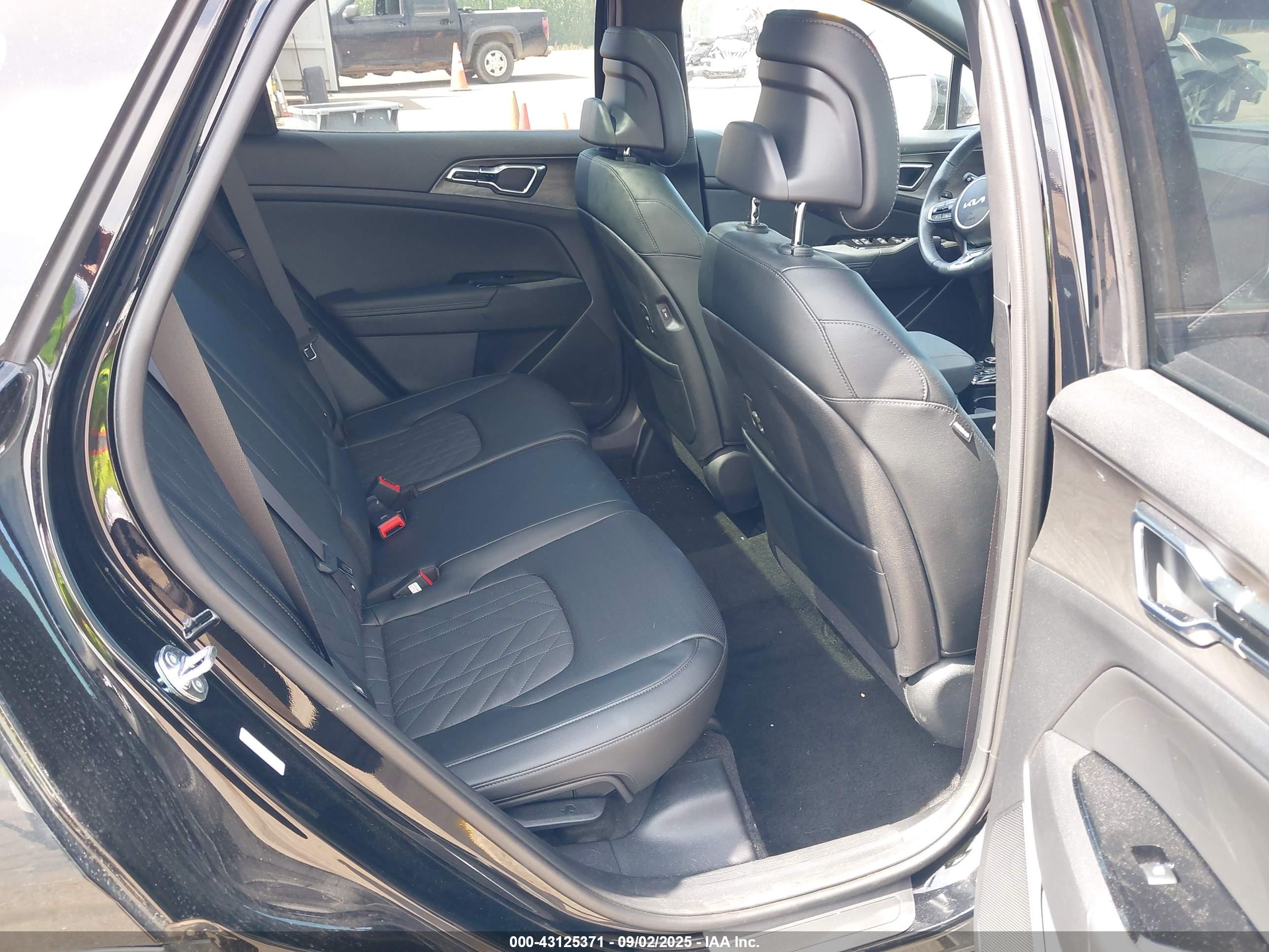 KIA SPORTAGE image 8