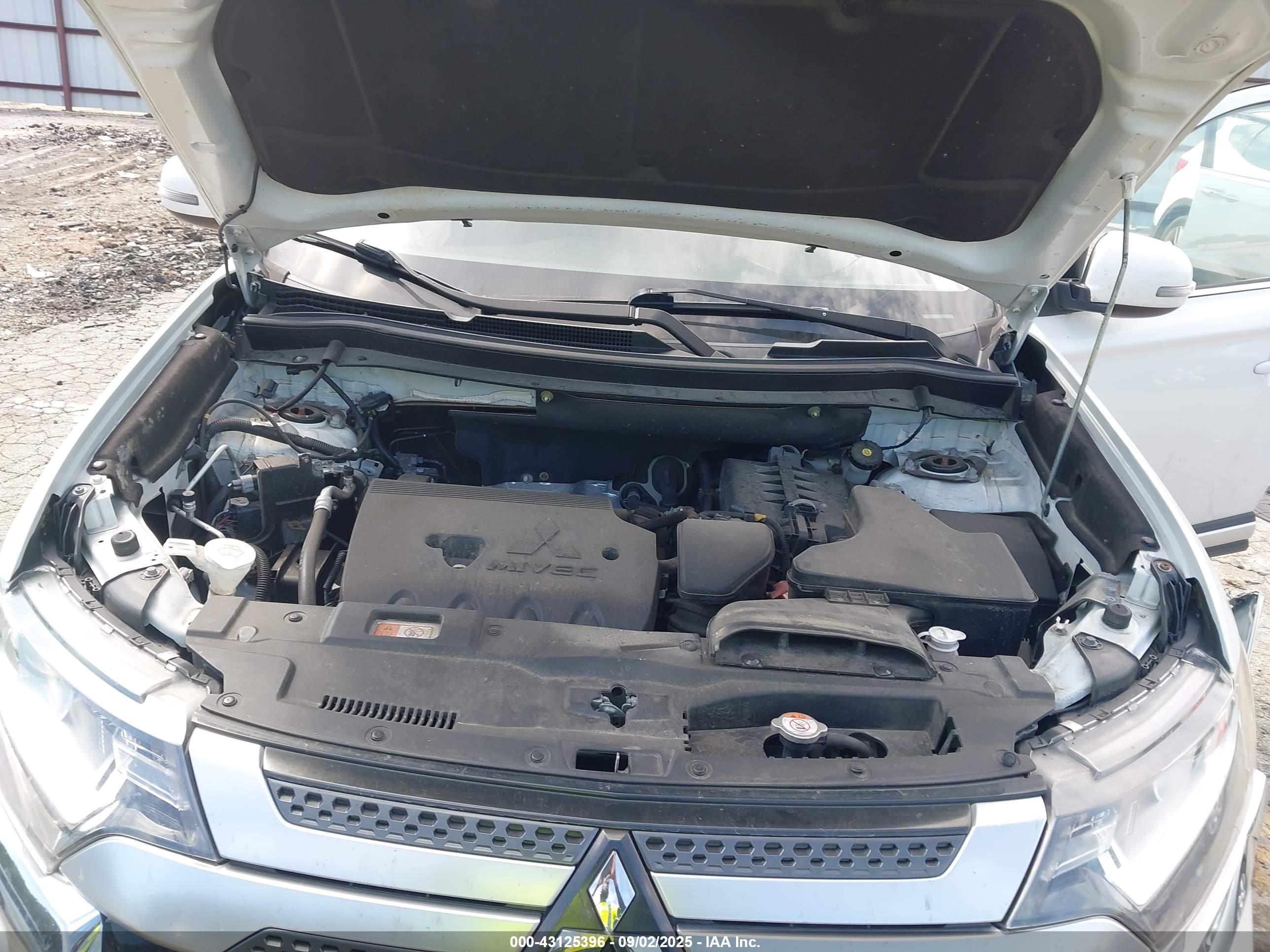 MITSUBISHI OUTLANDER image 10