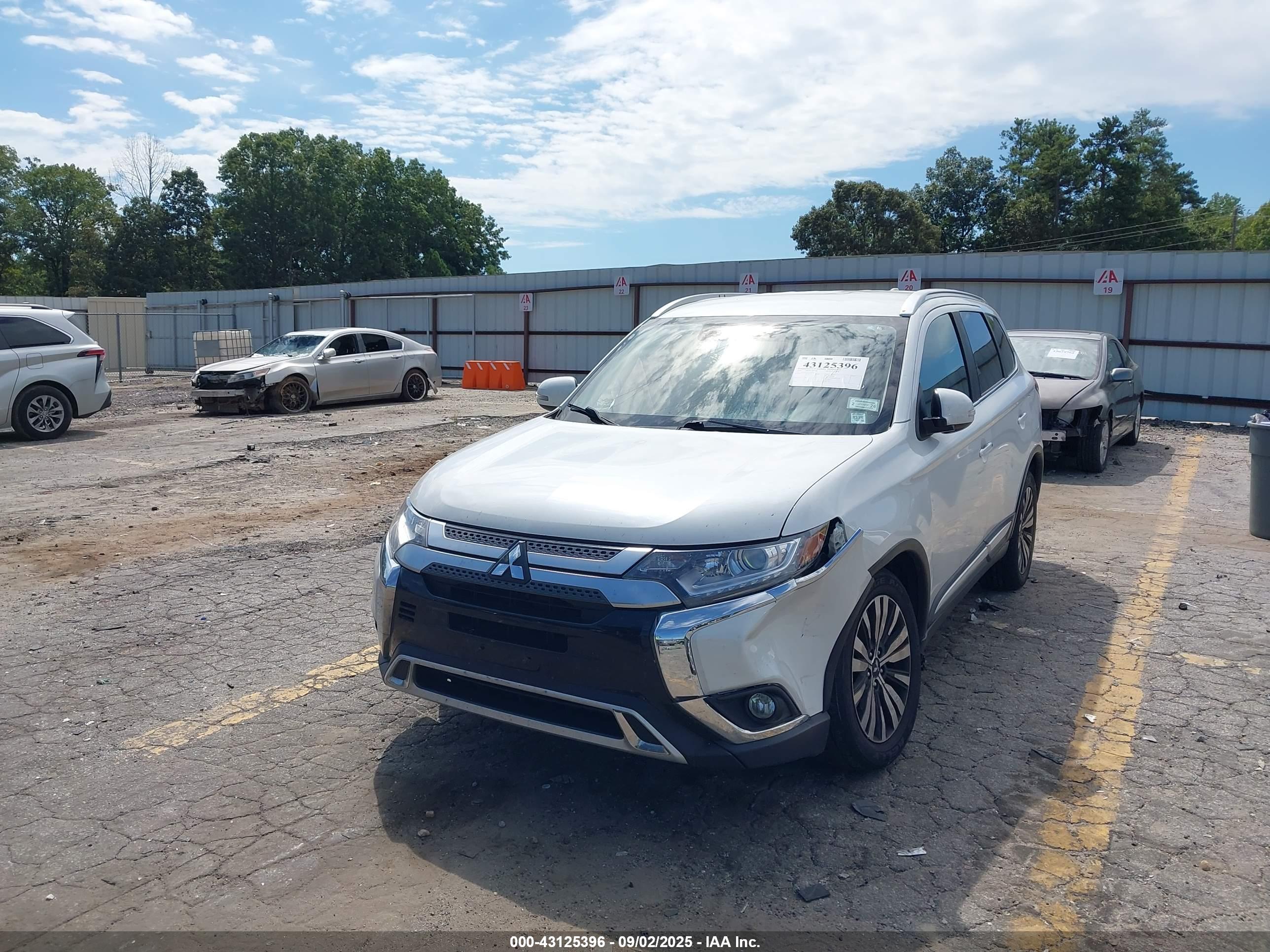 MITSUBISHI OUTLANDER image 2