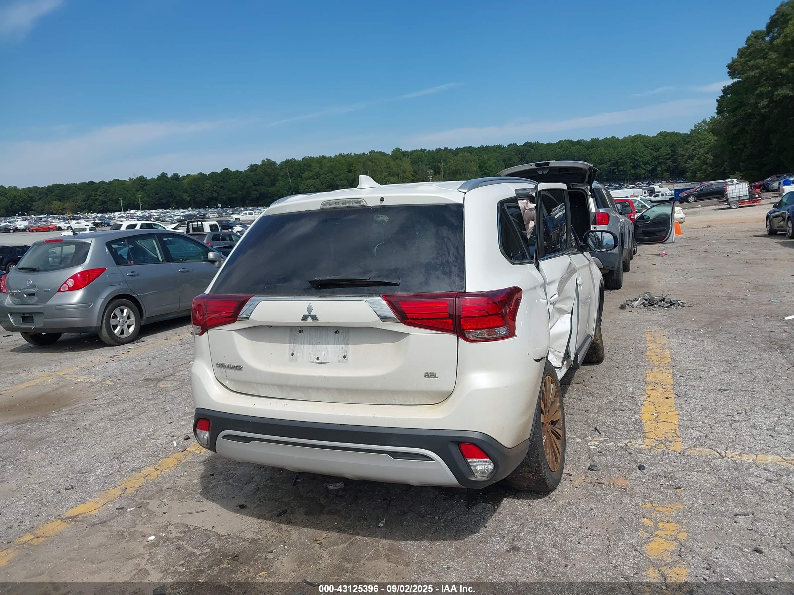 MITSUBISHI OUTLANDER image 4