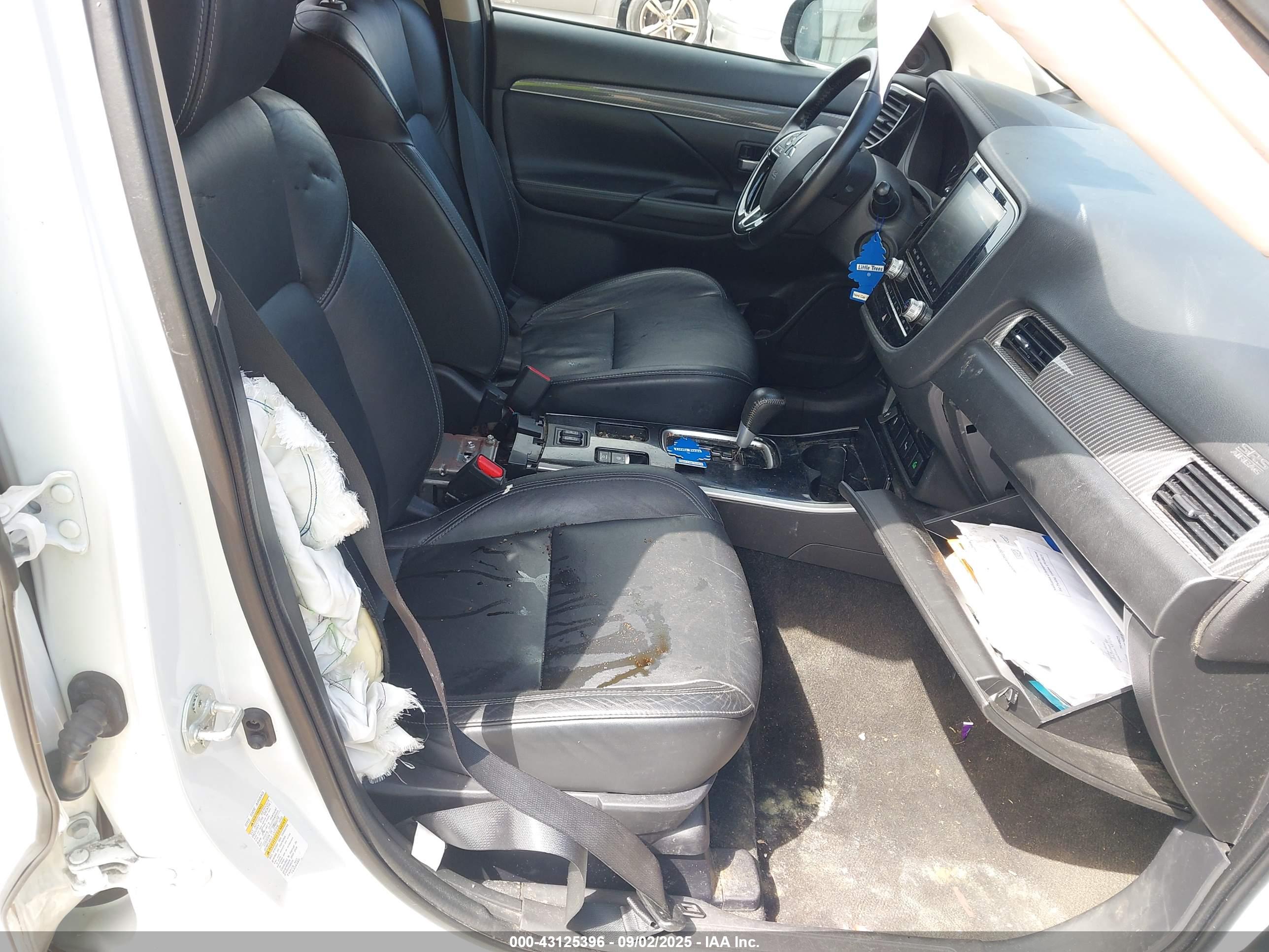 MITSUBISHI OUTLANDER image 5