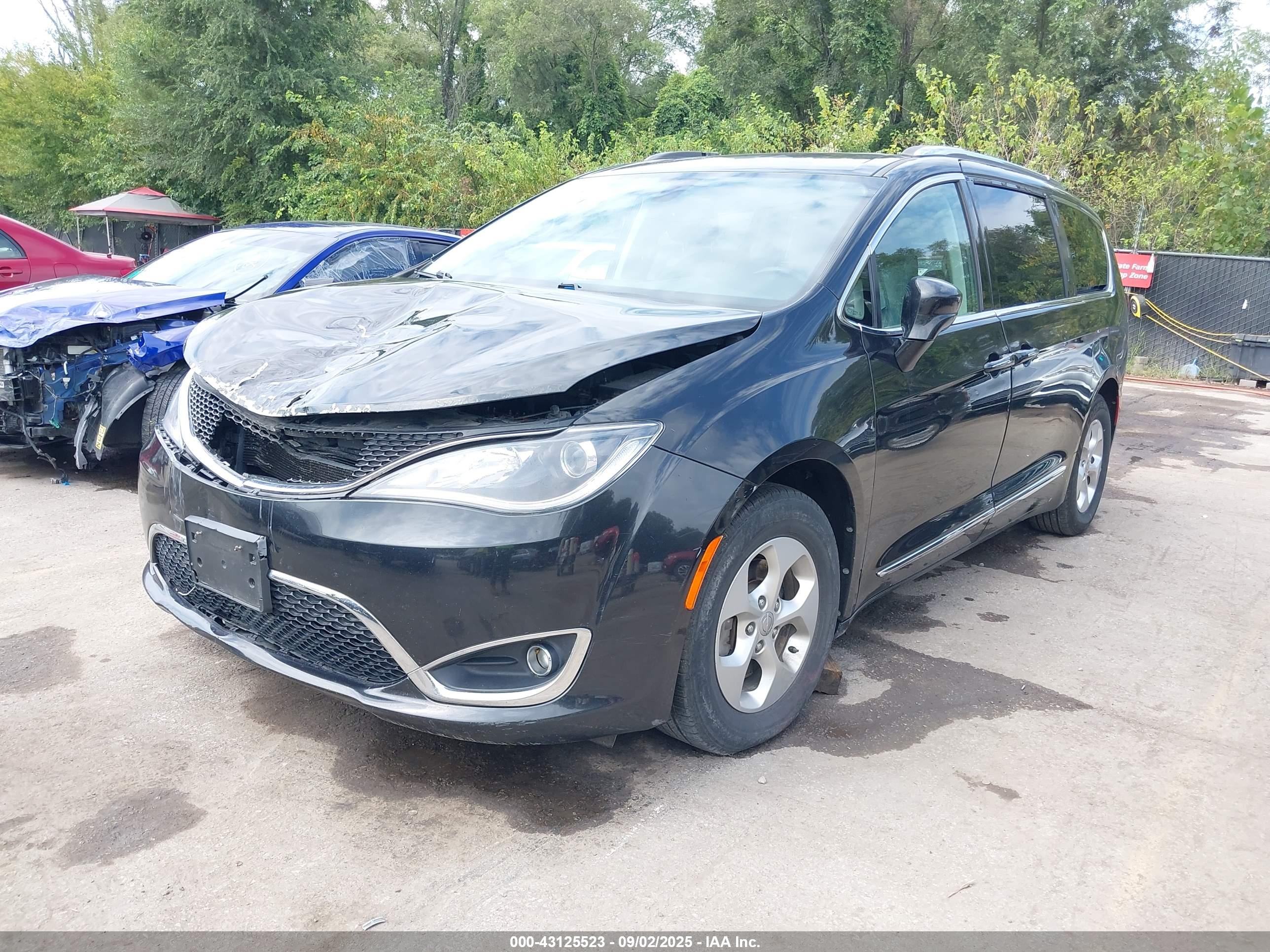 CHRYSLER PACIFICA image 2