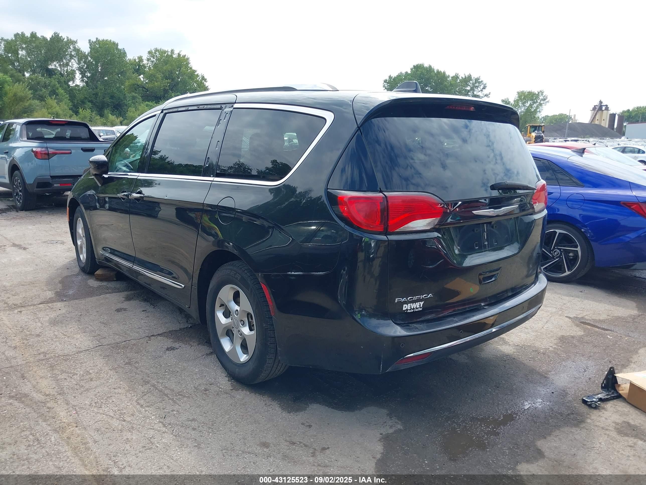 CHRYSLER PACIFICA image 3