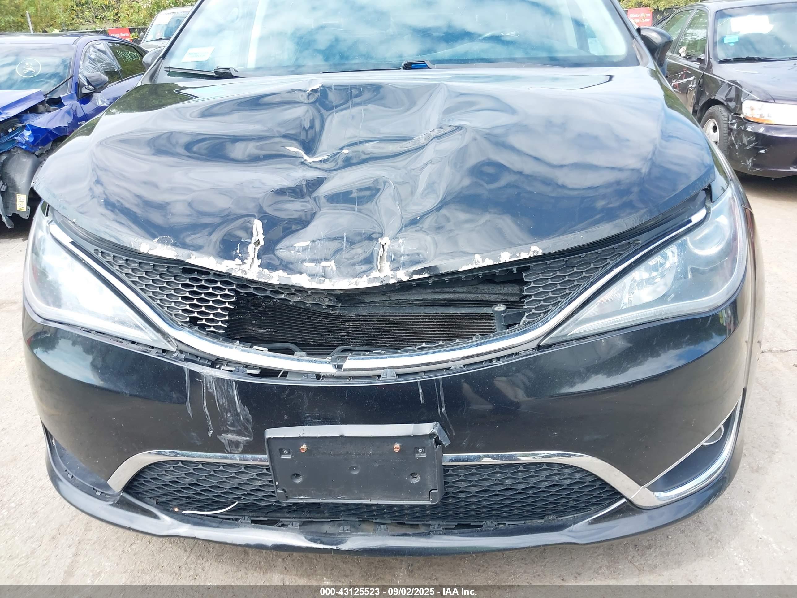 CHRYSLER PACIFICA image 6