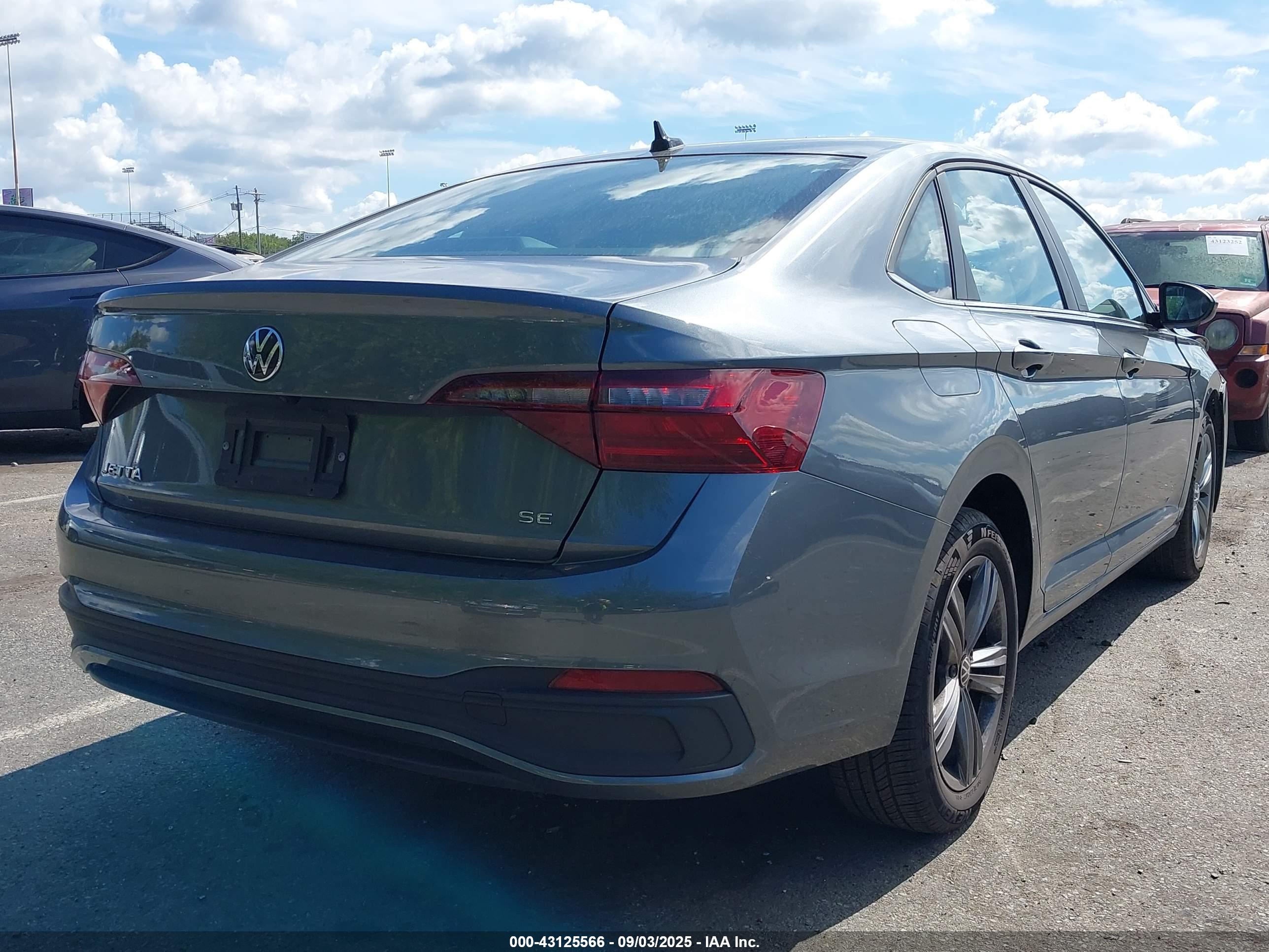 VOLKSWAGEN JETTA image 4
