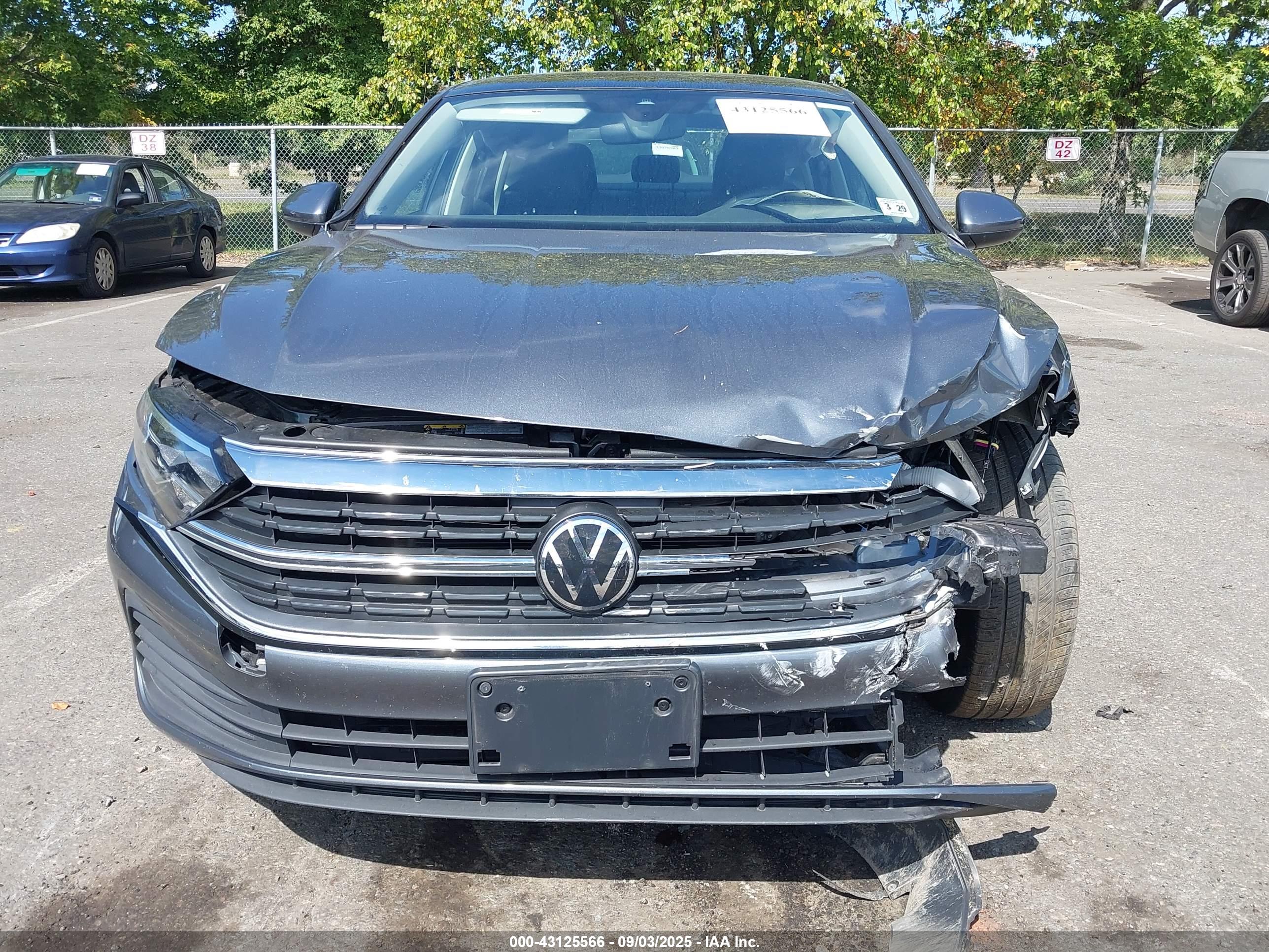 VOLKSWAGEN JETTA image 6