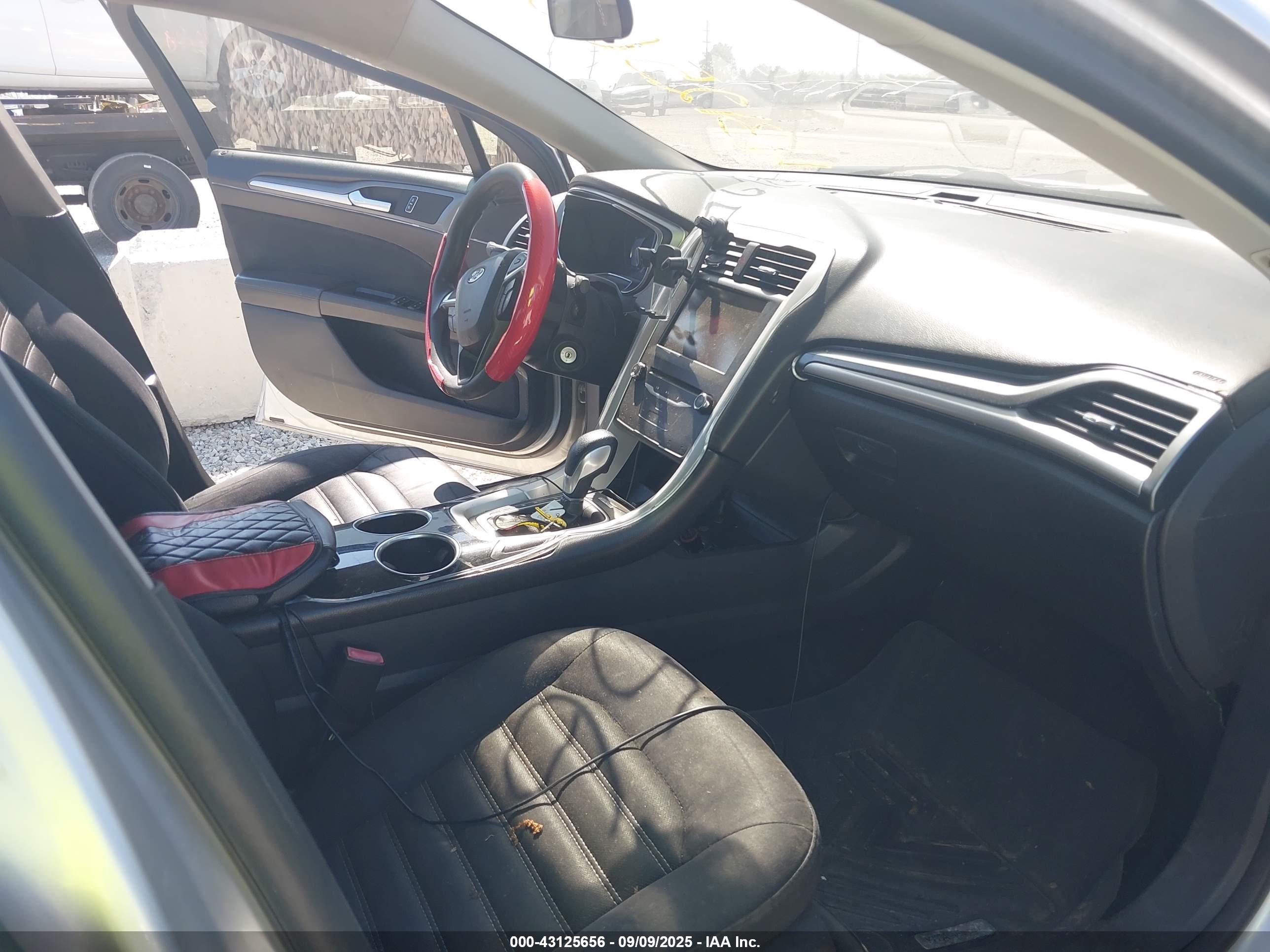 FORD FUSION image 5