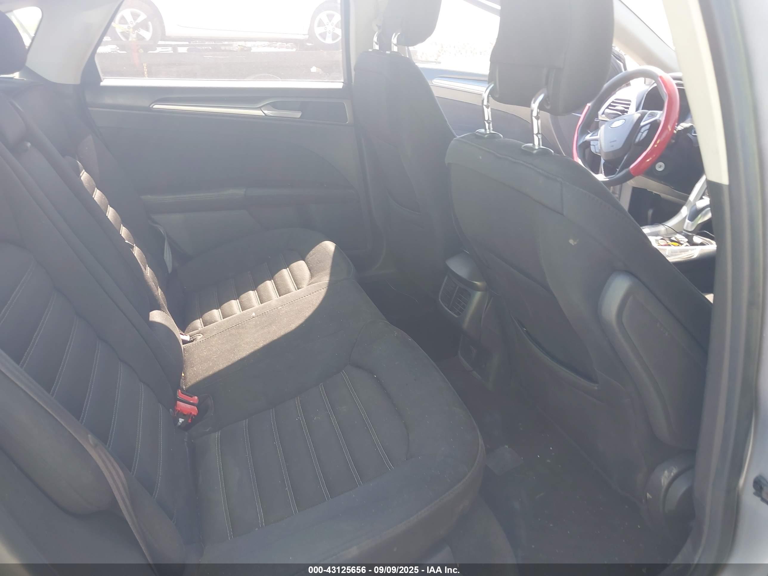 FORD FUSION image 8