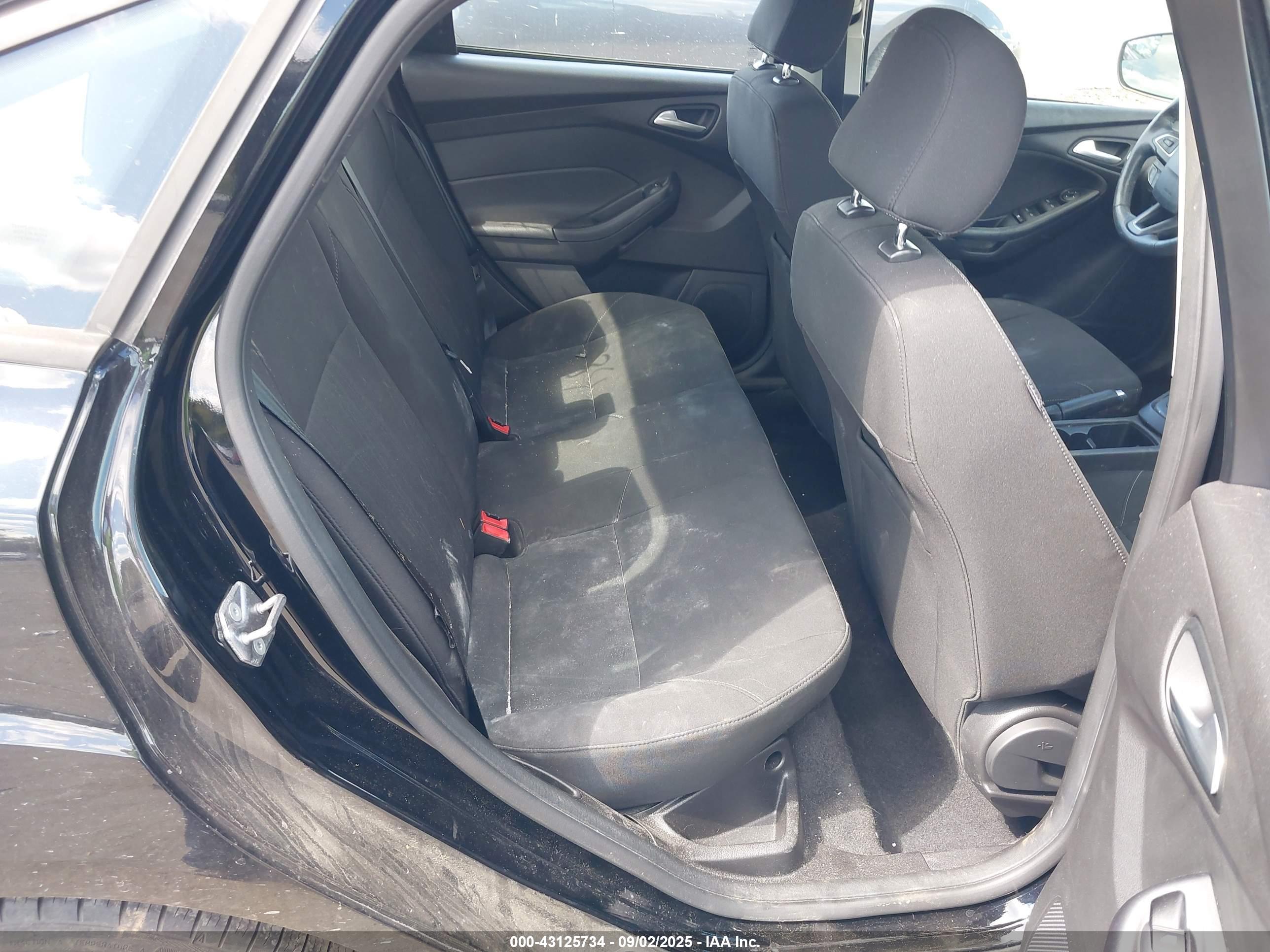 FORD FOCUS image 8