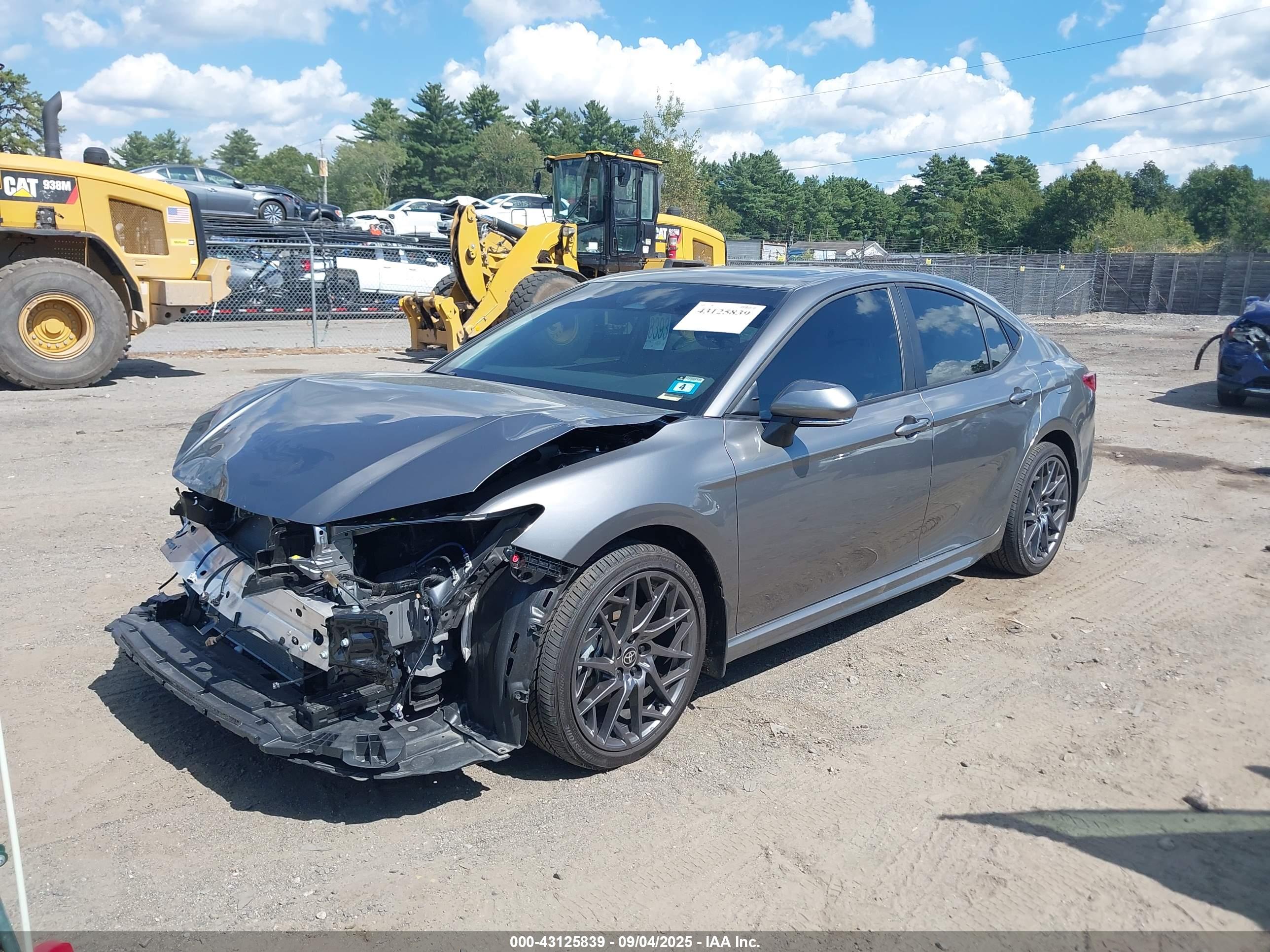 TOYOTA CAMRY image 2
