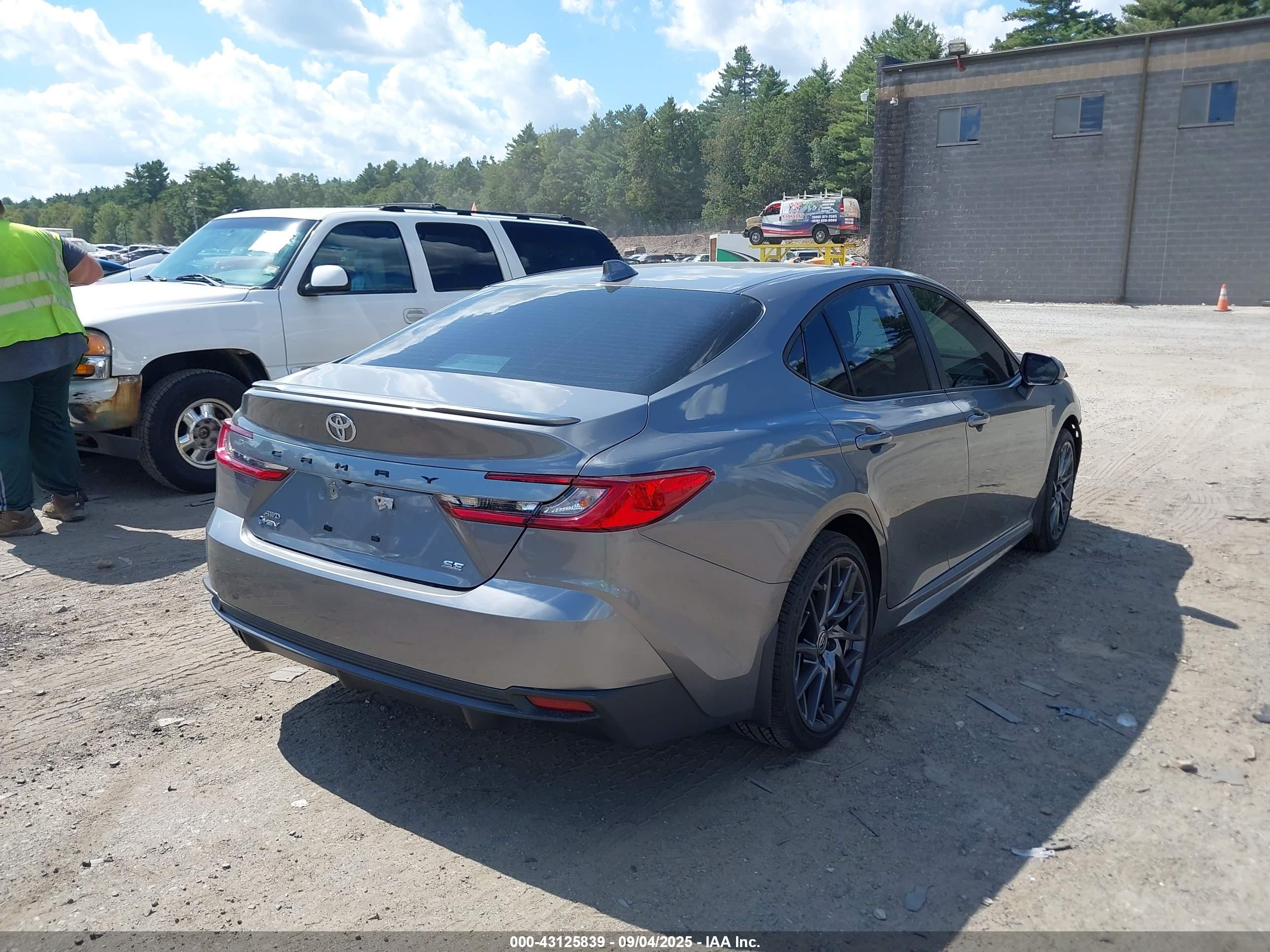 TOYOTA CAMRY image 4