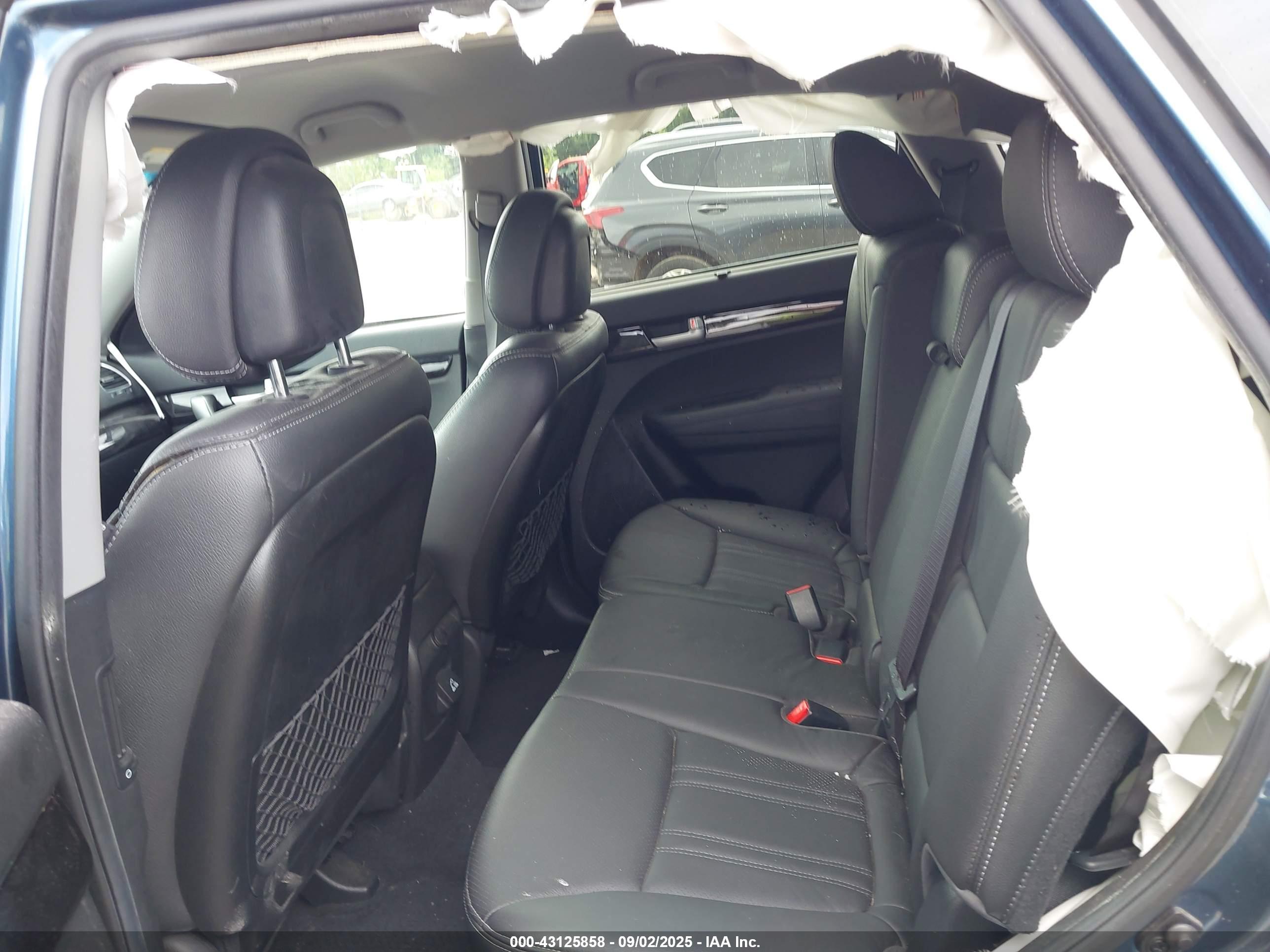 KIA SORENTO image 8