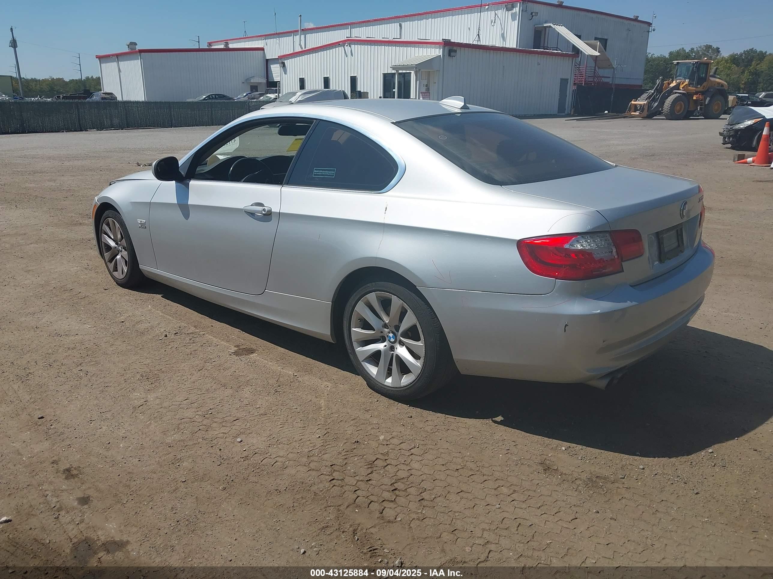 BMW 328I image 3