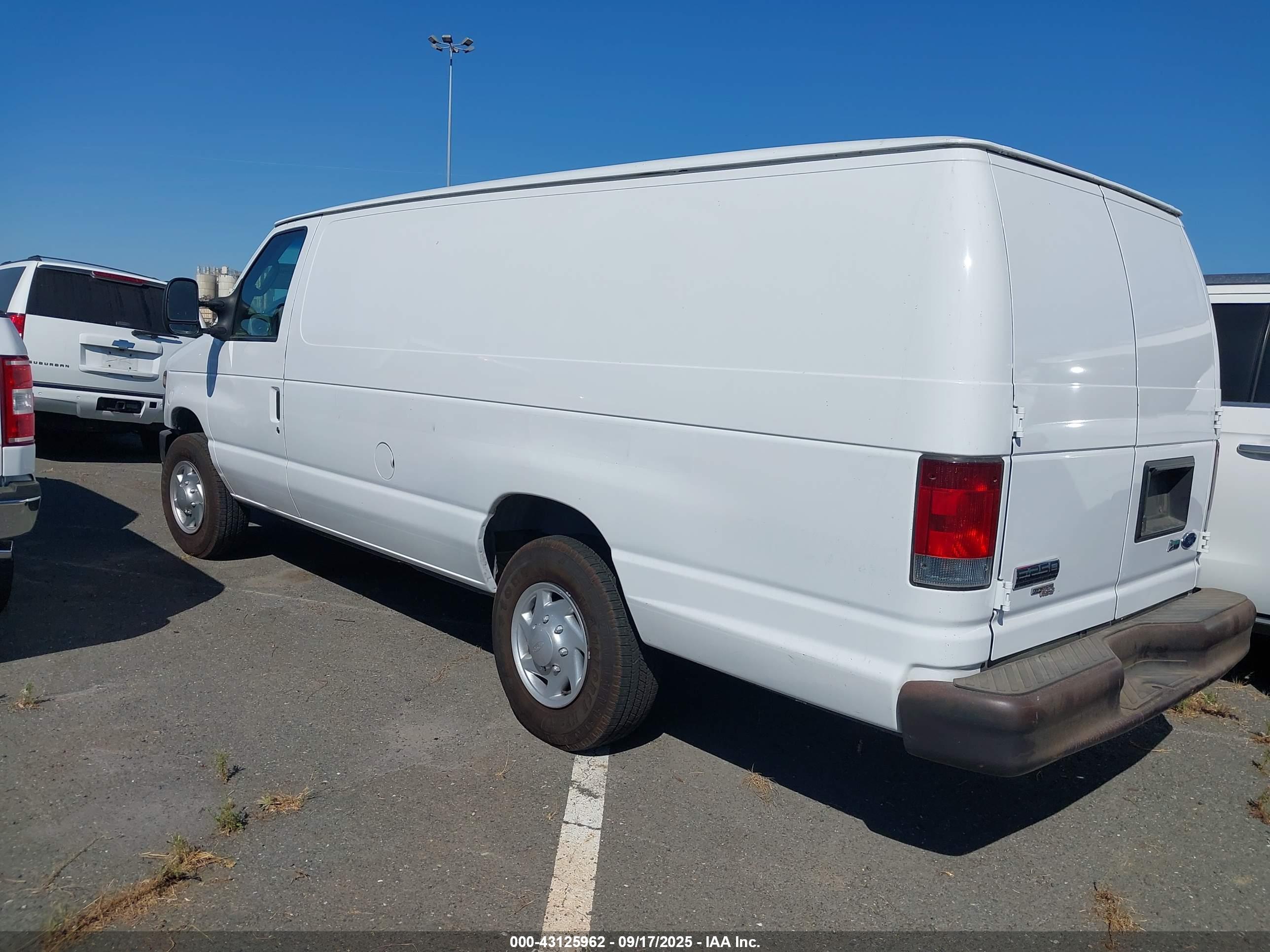 FORD E-250 image 3