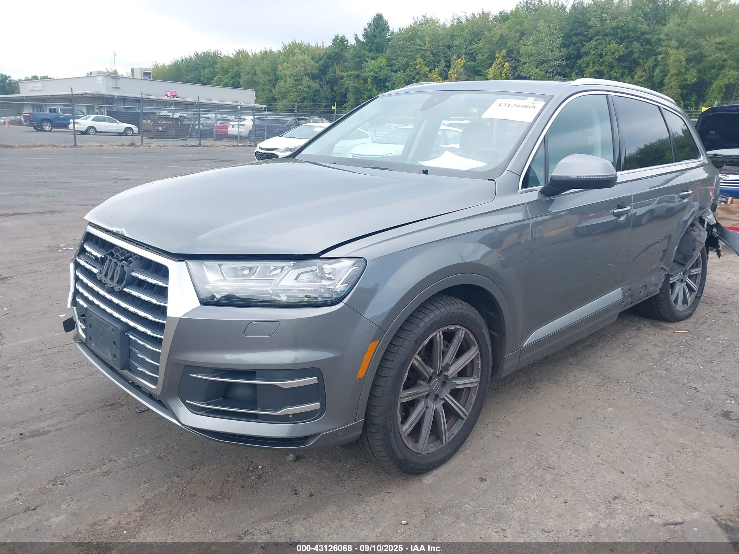 AUDI Q7 image 2