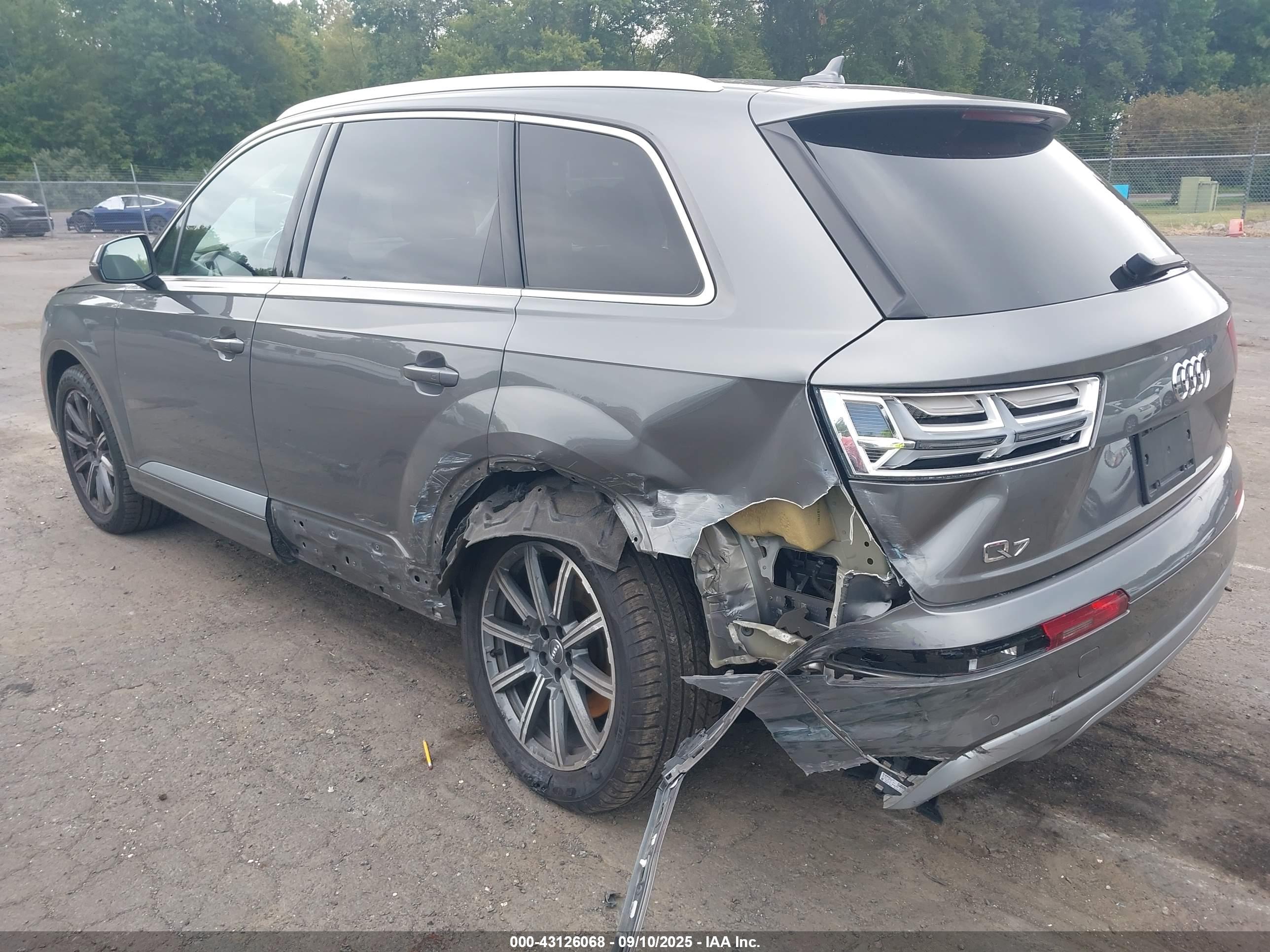 AUDI Q7 image 3