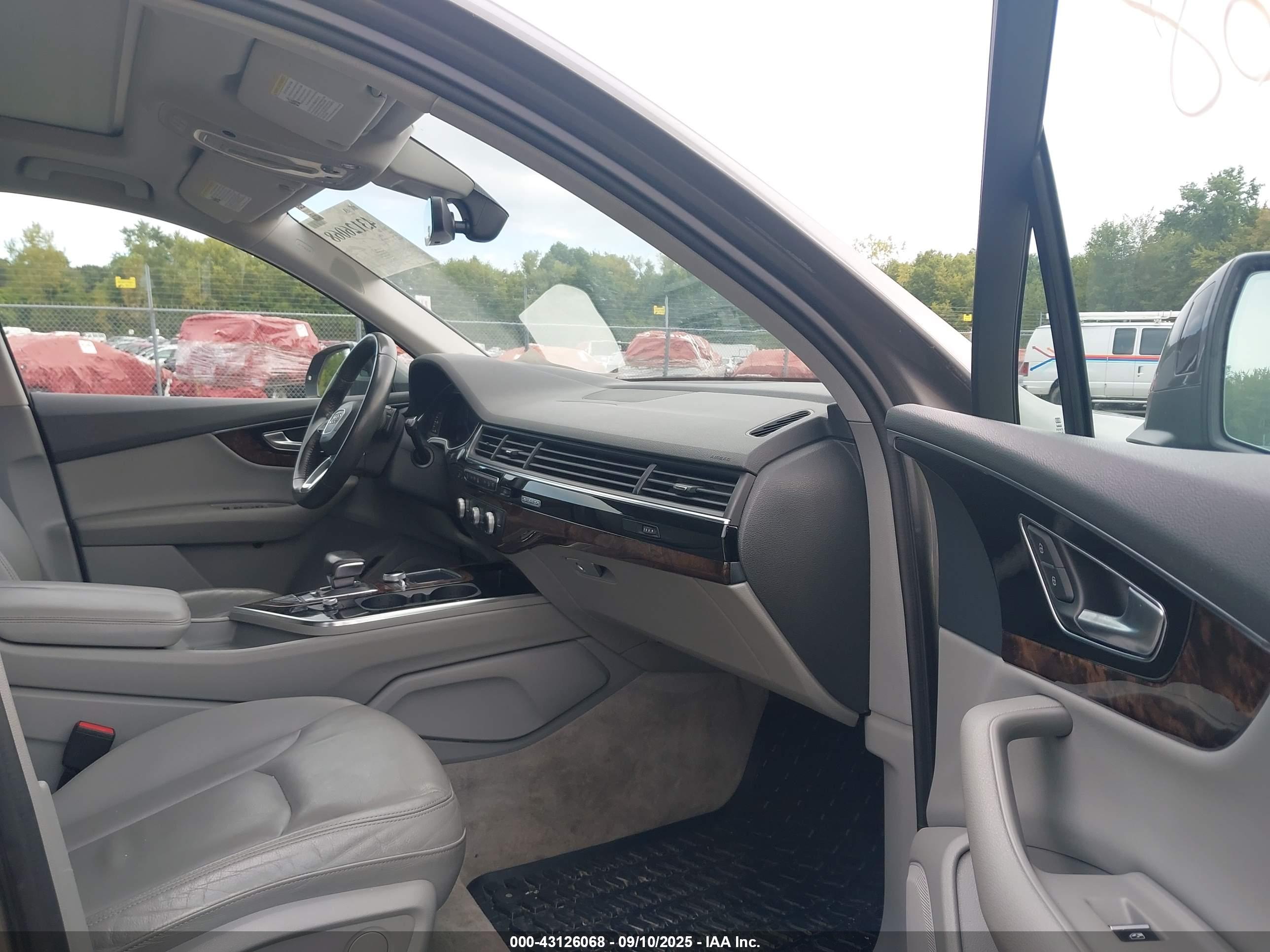AUDI Q7 image 5