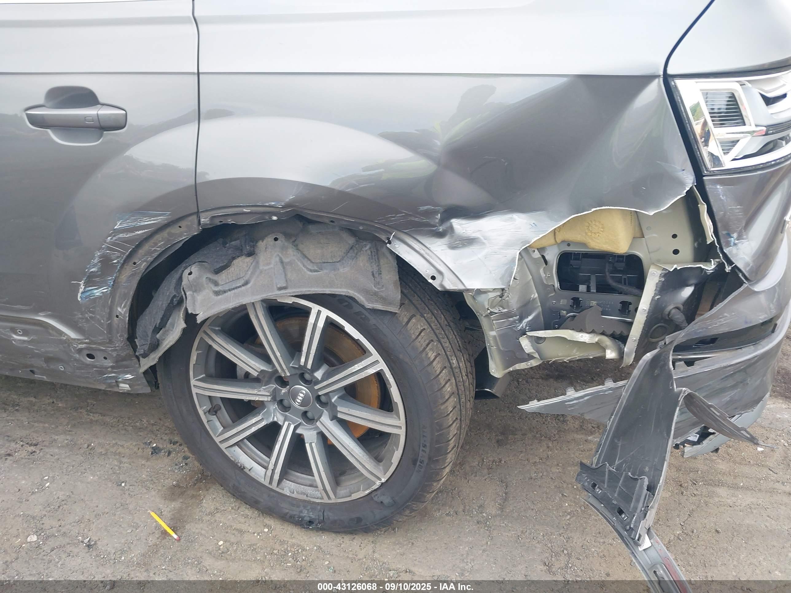 AUDI Q7 image 6
