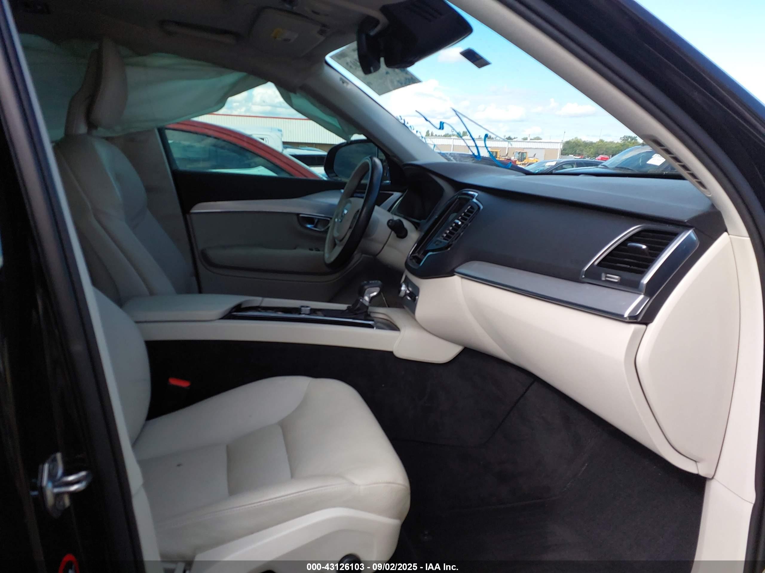 VOLVO XC90 image 5