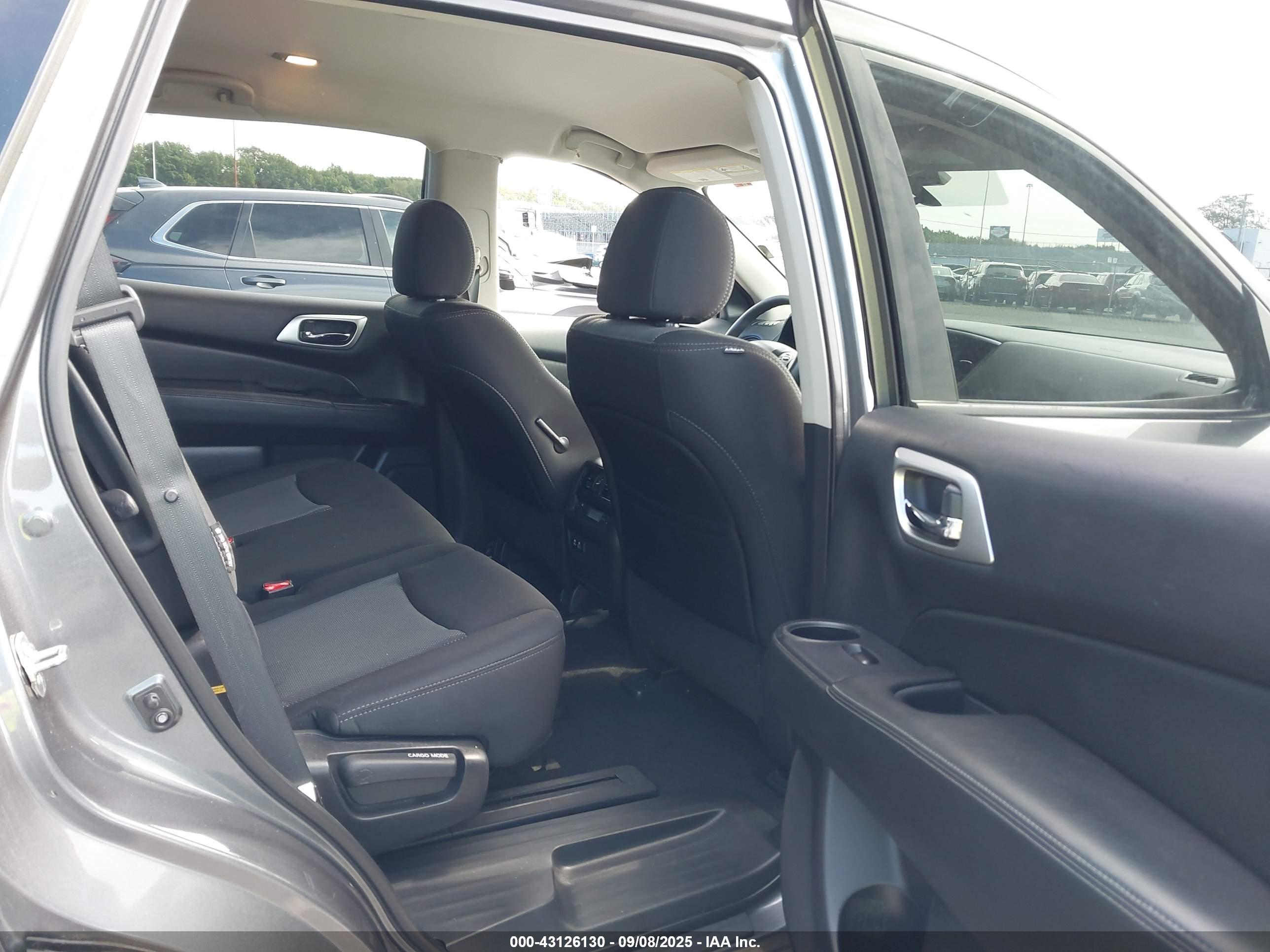 NISSAN PATHFINDER image 8