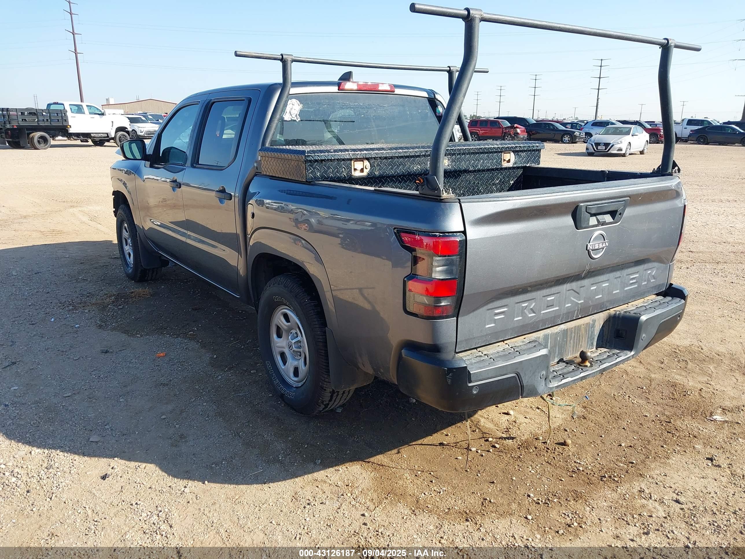 NISSAN FRONTIER image 3