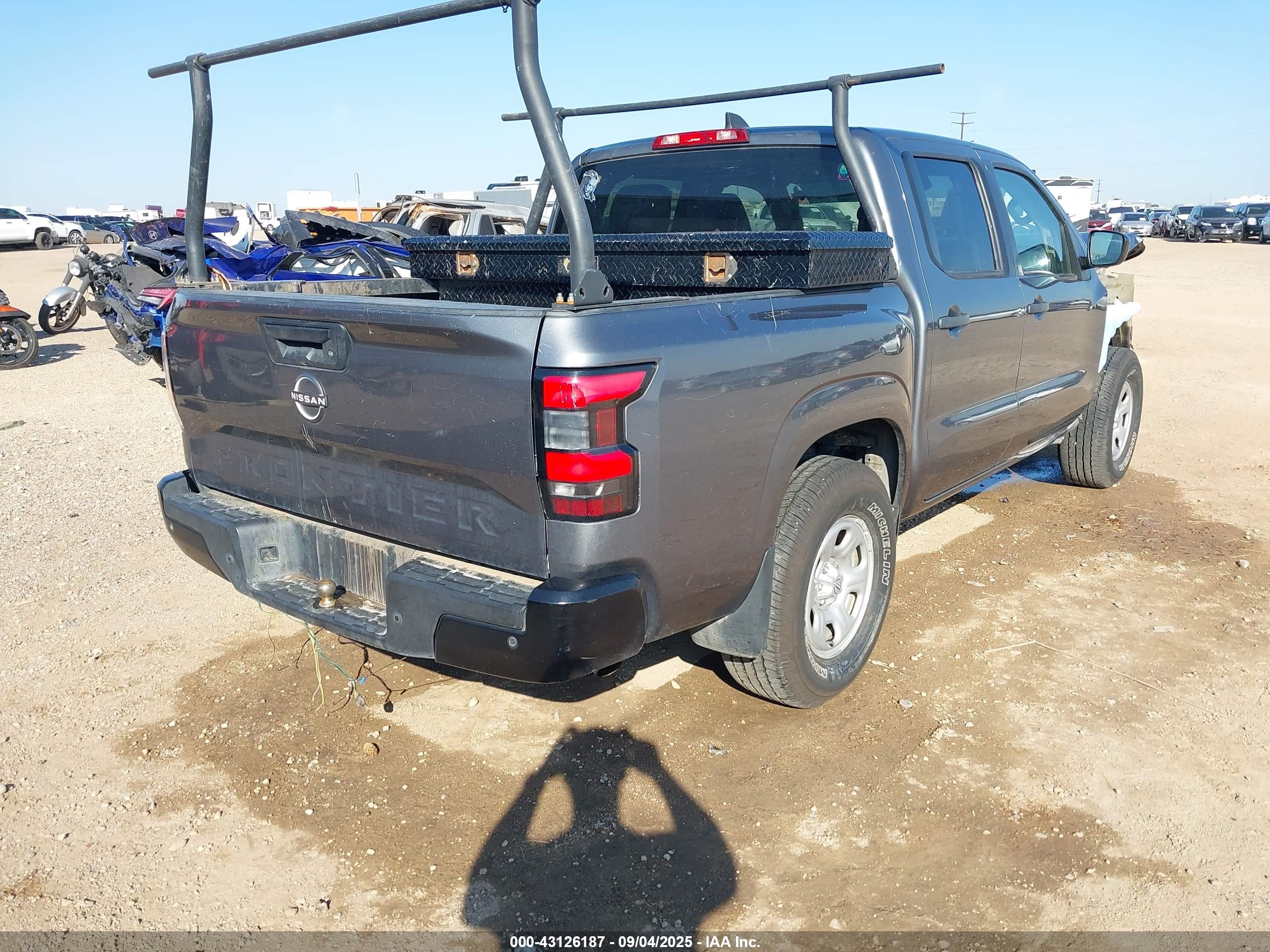 NISSAN FRONTIER image 4